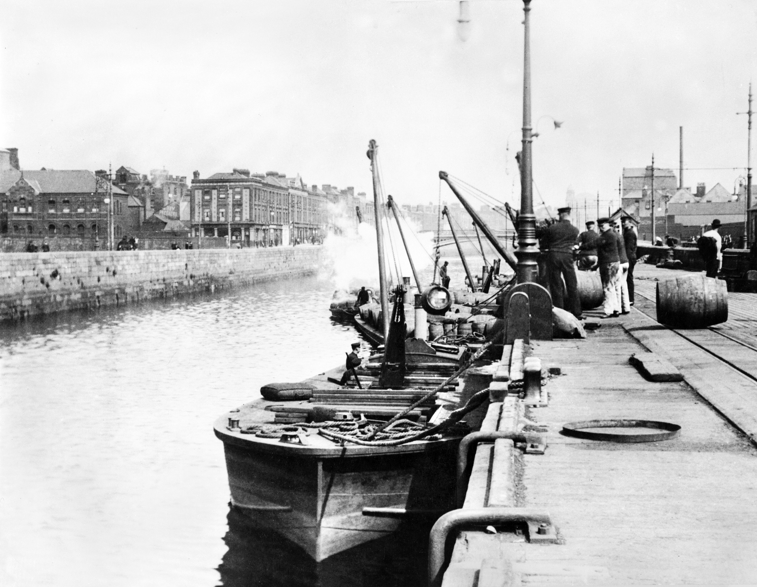 Loading Guinness Barges, Victoria Quay, Dublin, circa 1904.
