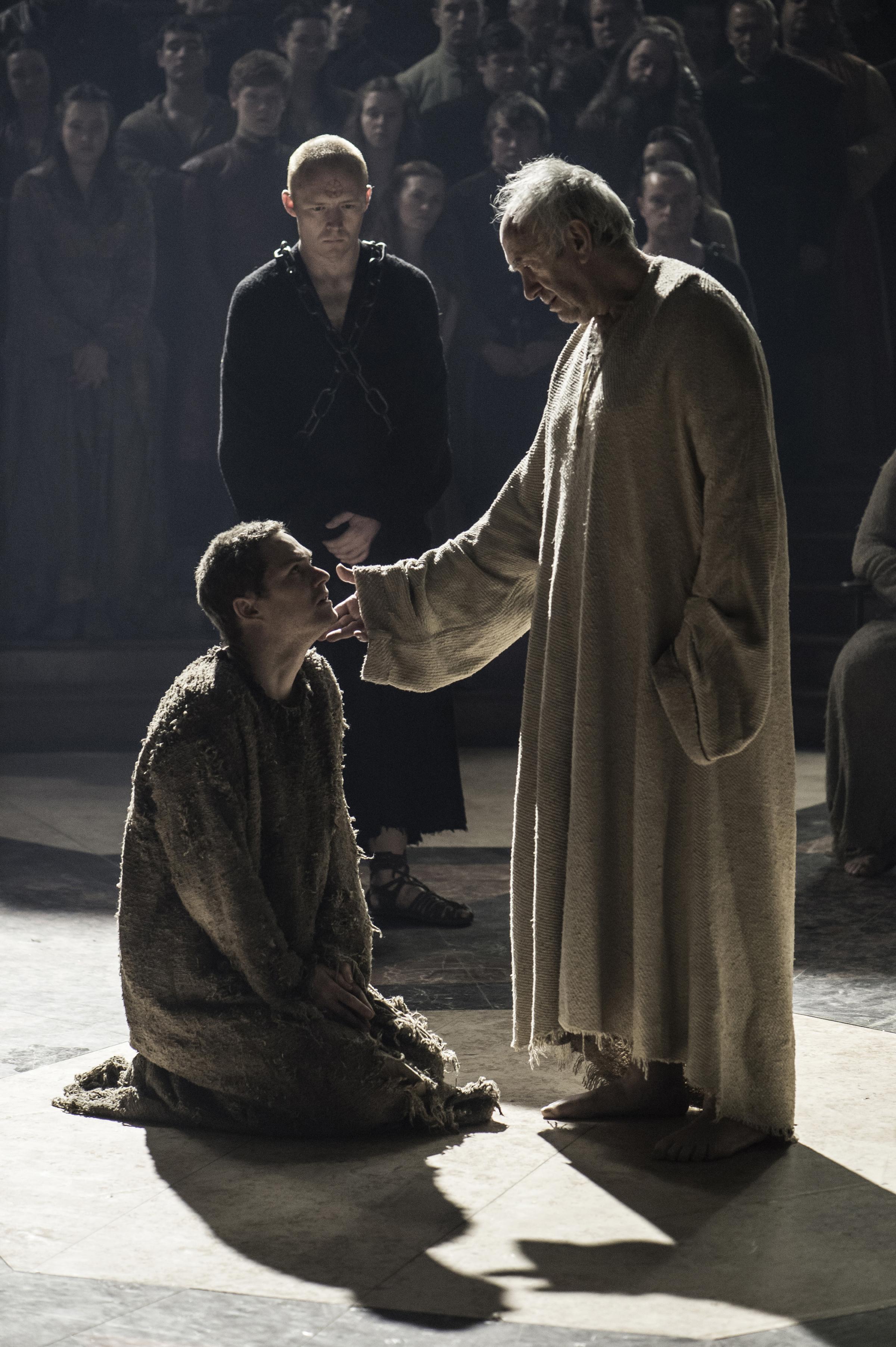 Finn Jones and Jonathan Pryce in Game of Thrones season 6, episode 10.