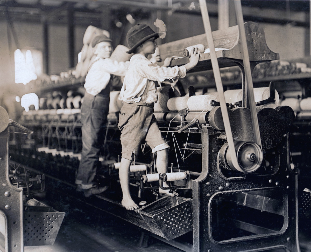 Child laborers in 1909 at Bibb Mill No. 1 in Macon, Ga, (Universal History Archive / Getty Images)