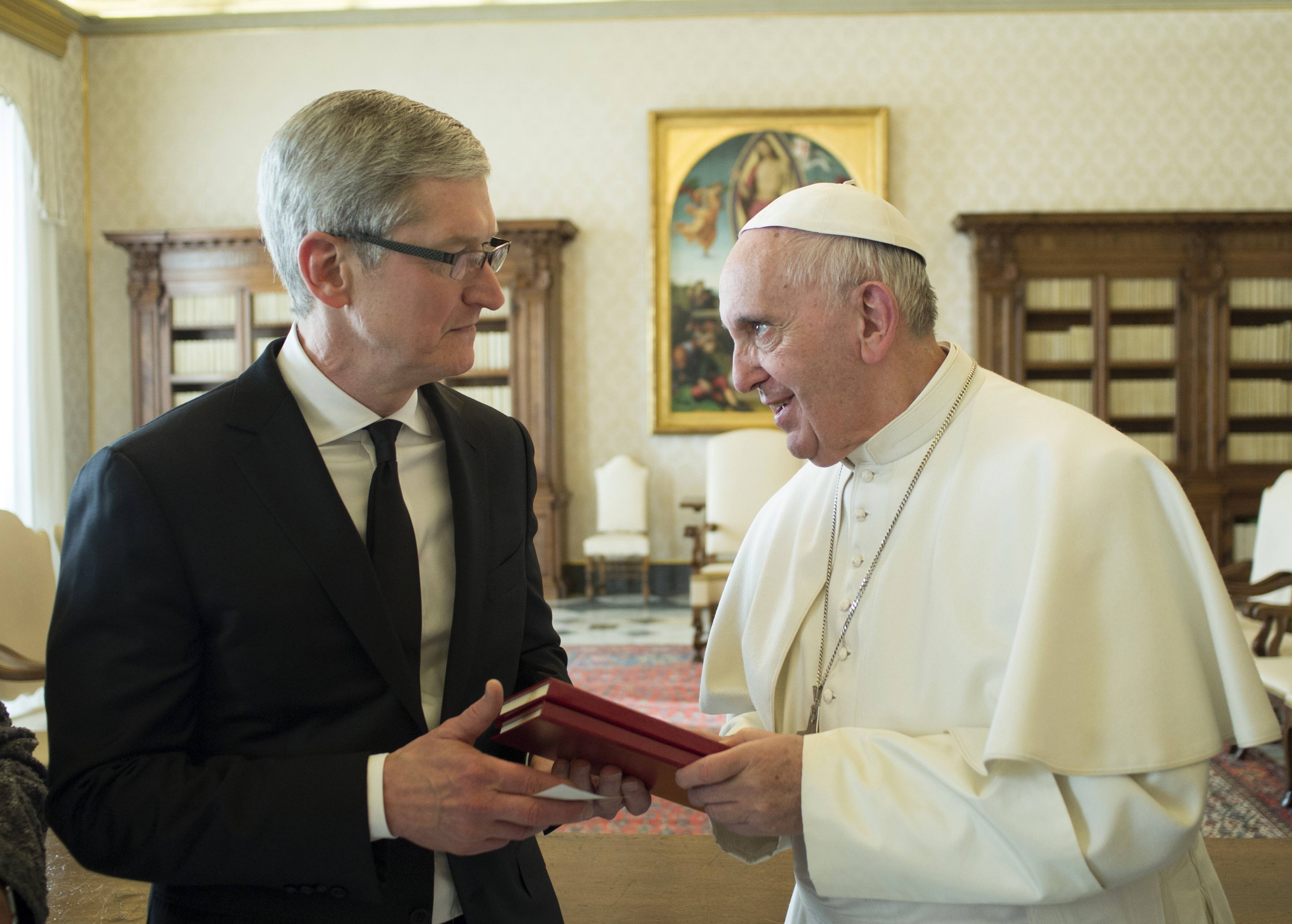 Pope Francis meets with Apple CEO Tim Cook at the Vatican on Jan. 22, 2016.