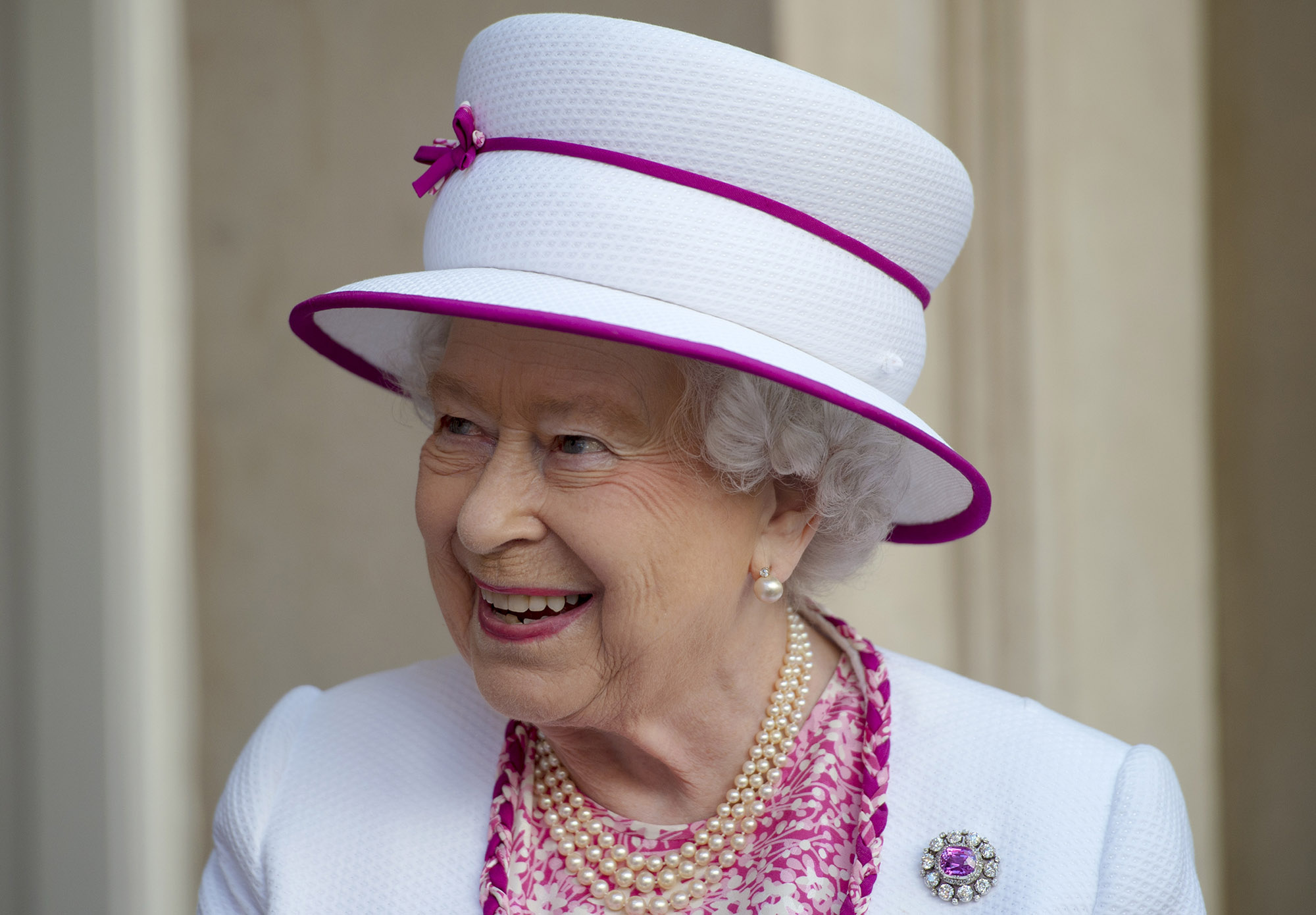 LONDON, ENGLAND - JUNE 9:  Queen Elizabeth II visits Marlborough House (Photo by Hannah McKay - WPA Pool/Getty Images) (WPA Pool&mdash;Getty Images)