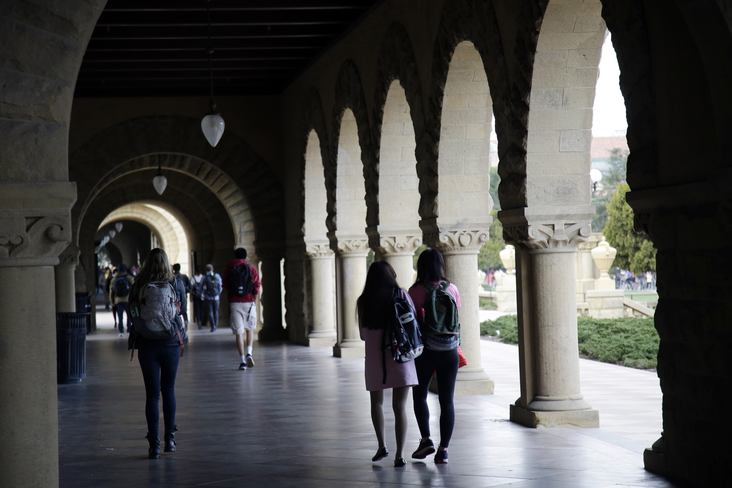 Students walk on campus at Stanford University in Stanford, Calif., Jan. 13, 2016. (Marcio Jose Sanchez—AP)