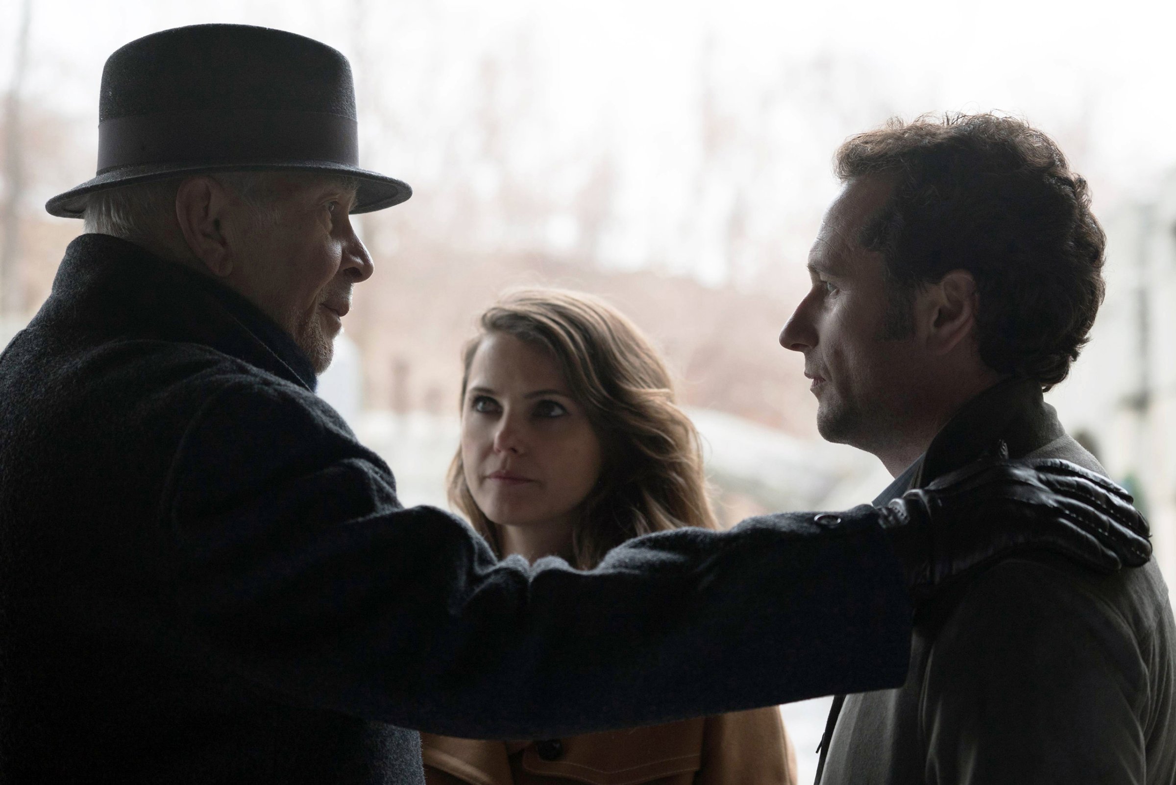 THE AMERICANS -- "Persona Non Grata" Episode 413 (Airs, Wednesday, June 8, 10:00 pm/ep) -- Pictured: (l-r) Frank Langella as Gabriel, Keri Russell as Elizabeth Jennings, Matthew Rhys as Philip Jennings . CR: Ali Goldstein/FX