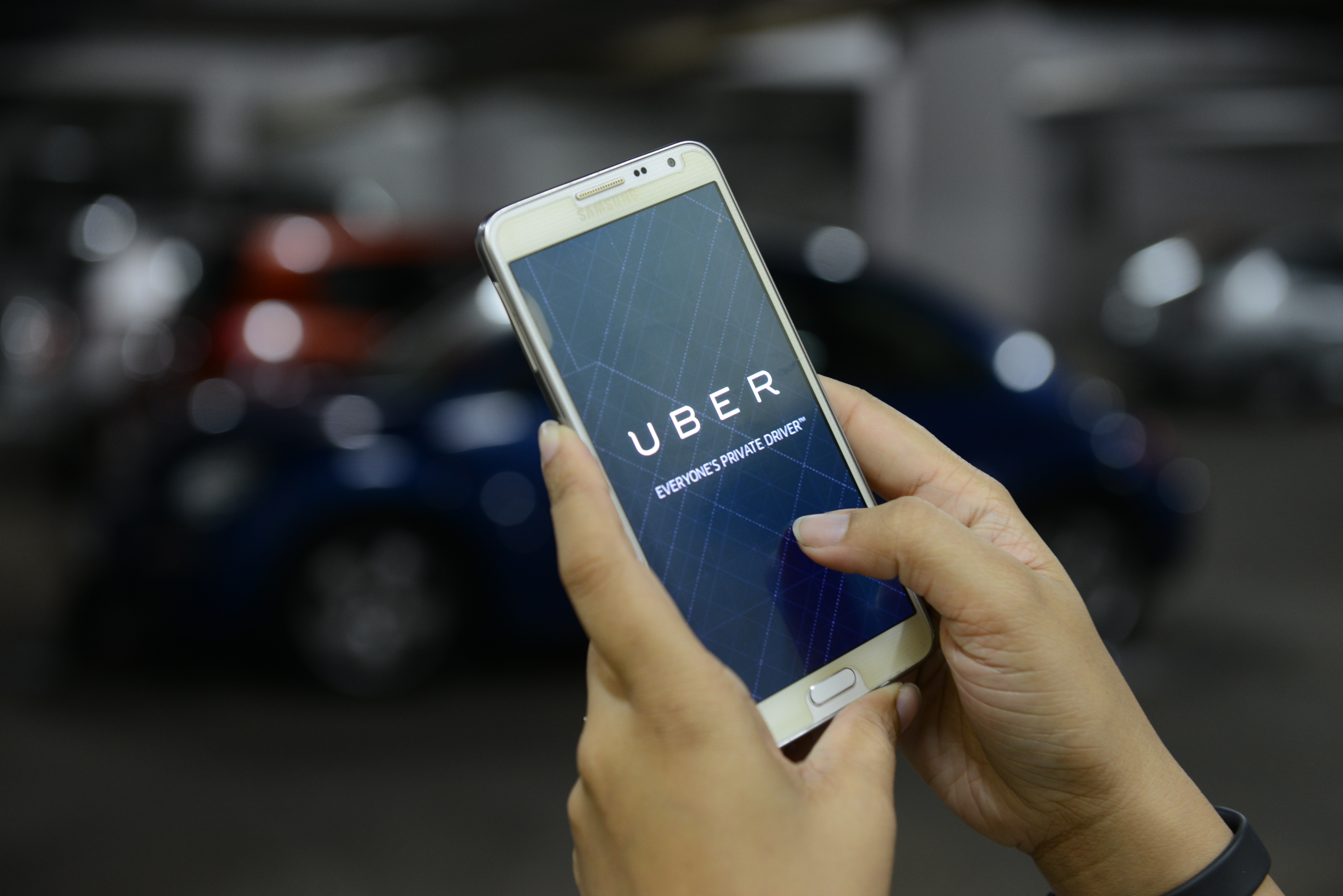 A person is seen using the UBER mobile app on October 01 2015 in Bengaluru, India. (Mint&mdash;Hindustan Times/Getty Images)
