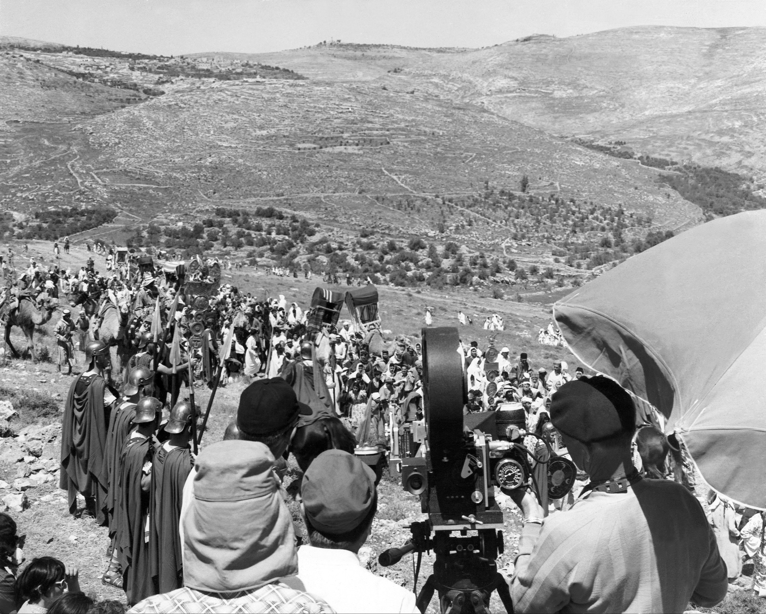 Extras and film technicians from the film Ben-Hur by William Wyler, are gathered on a hill near Jerusalem to film.