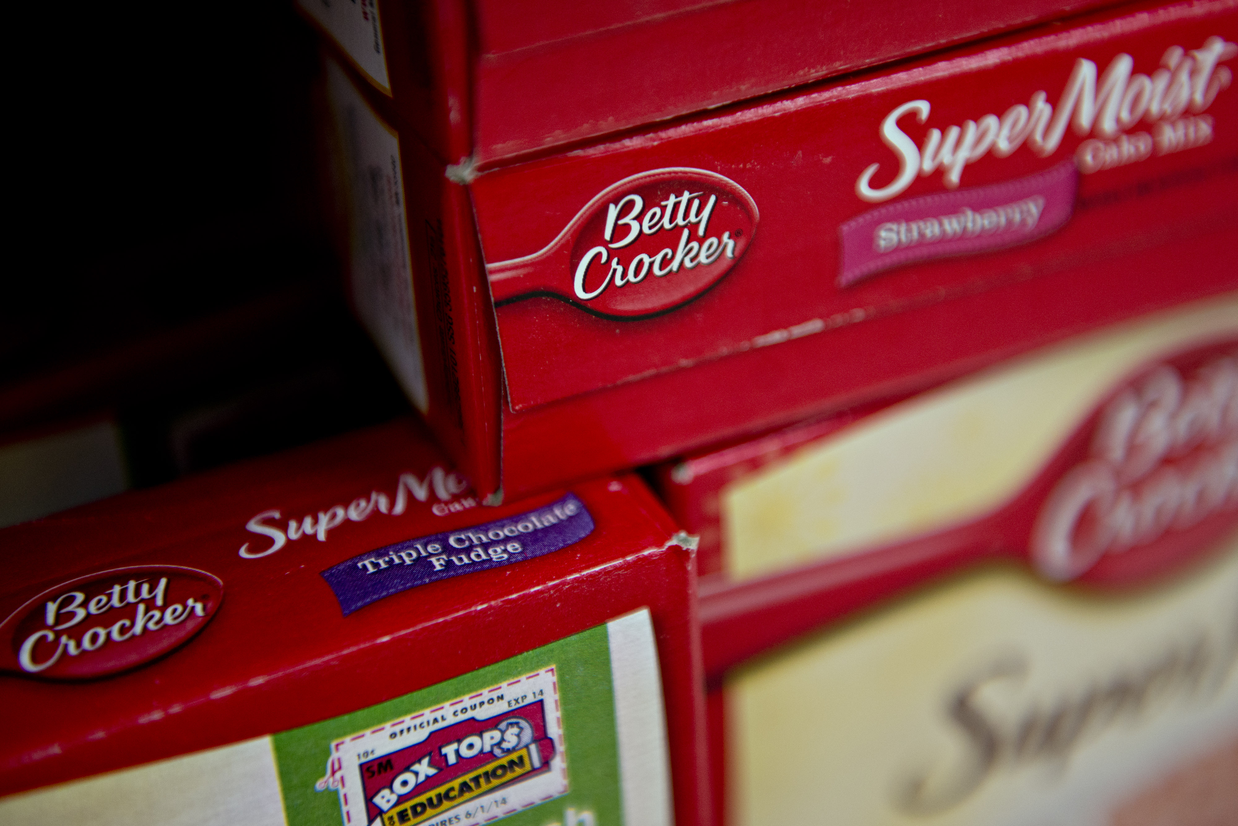 General Mills Inc. Betty Crocker brand cake mixes sits on display at a supermarket in Princeton, Illinois, Sept. 17, 2013. (Daniel Acker—Bloomberg/Getty Images)