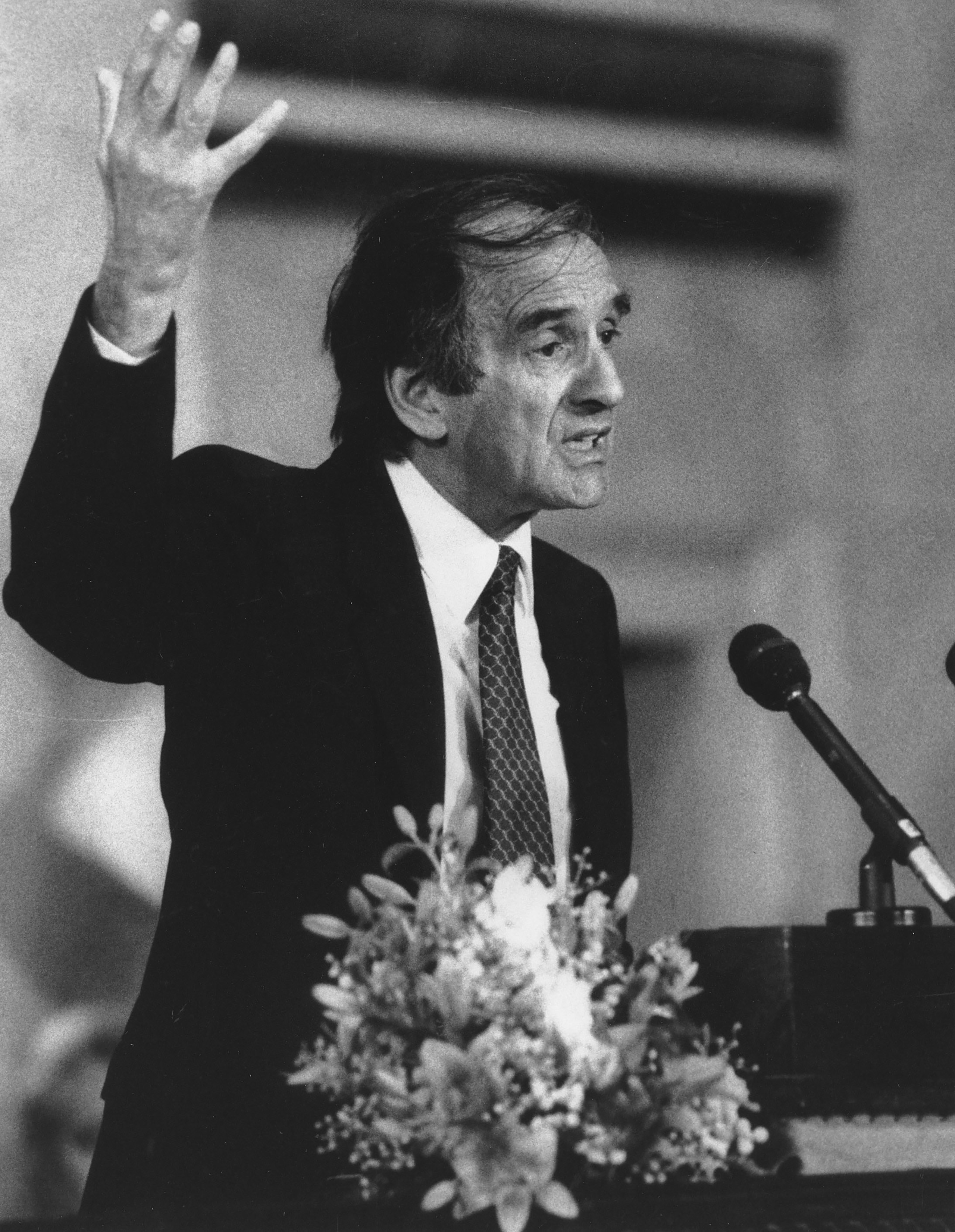 Elie Wiesel speaks after receiving the Nobel Peace Prize in Oslo on Dec. 10, 1986.