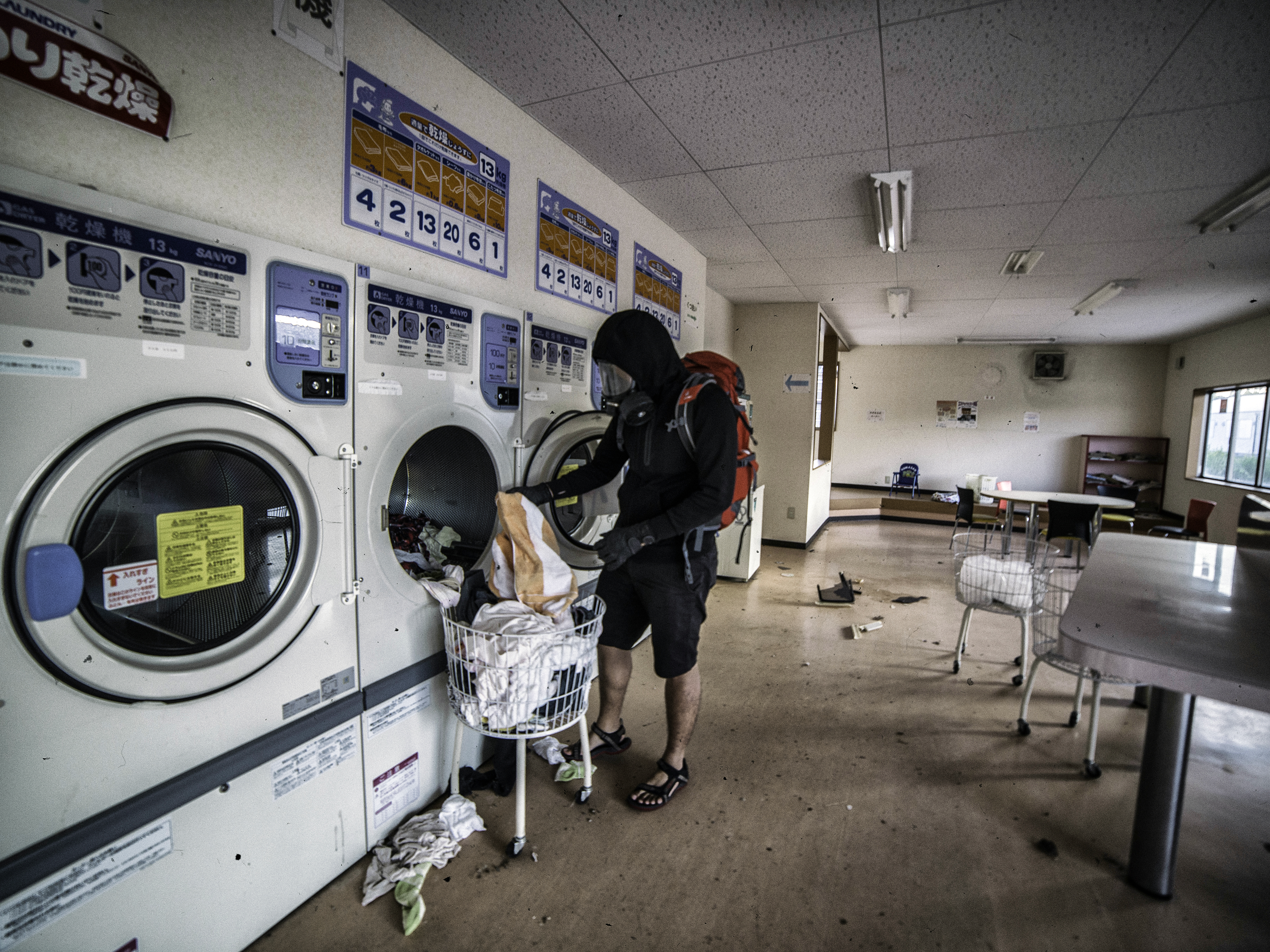 The photographer  does laundry  at a laundromat in Futaba.