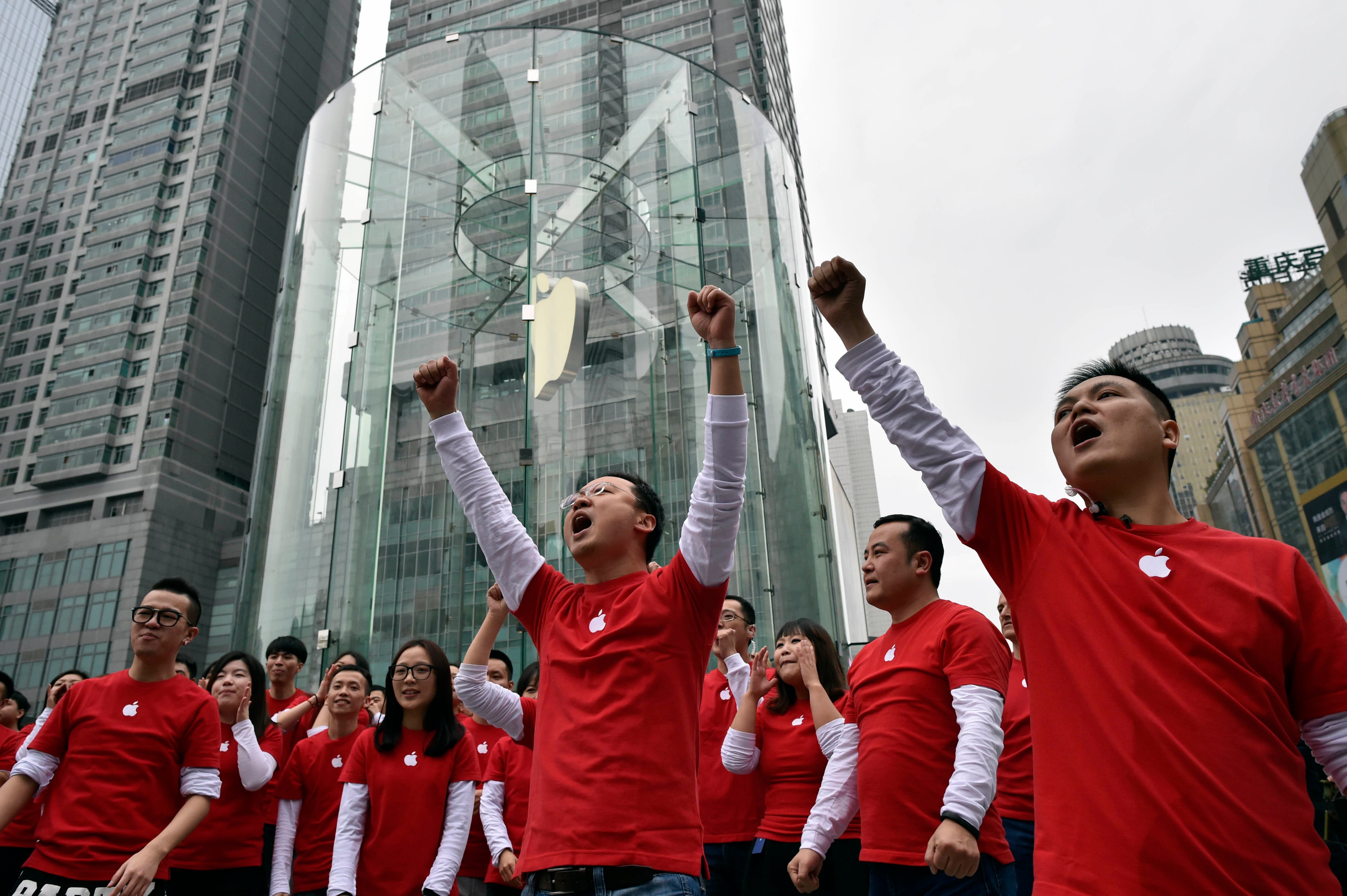 Apple Store employees cheer during the grand opening of an Apple Store in Jiefangbei, Yuzhong District on January 31, 2015 in Chongqing, Sichuan province of China. (VCG&mdash;VCG via Getty Images)