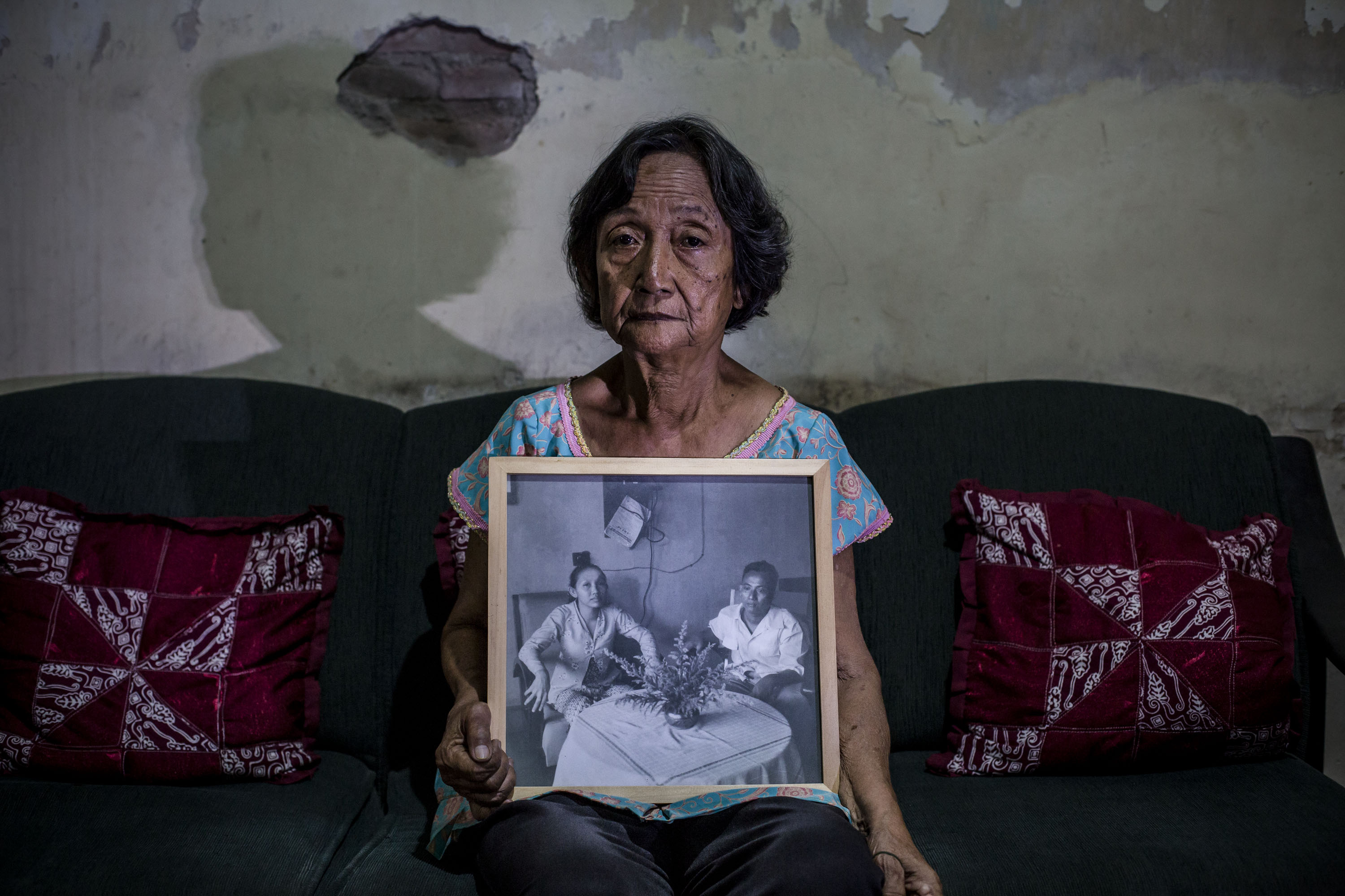 Sri Muhayati, 75, holds a photograph of her parents on May 6, 2016, in Yogyakarta, Indonesia. Sri spent five years imprisoned without trial for suspected ties to the Indonesian Communist Party (Ulet Ifansasti—Getty Images)