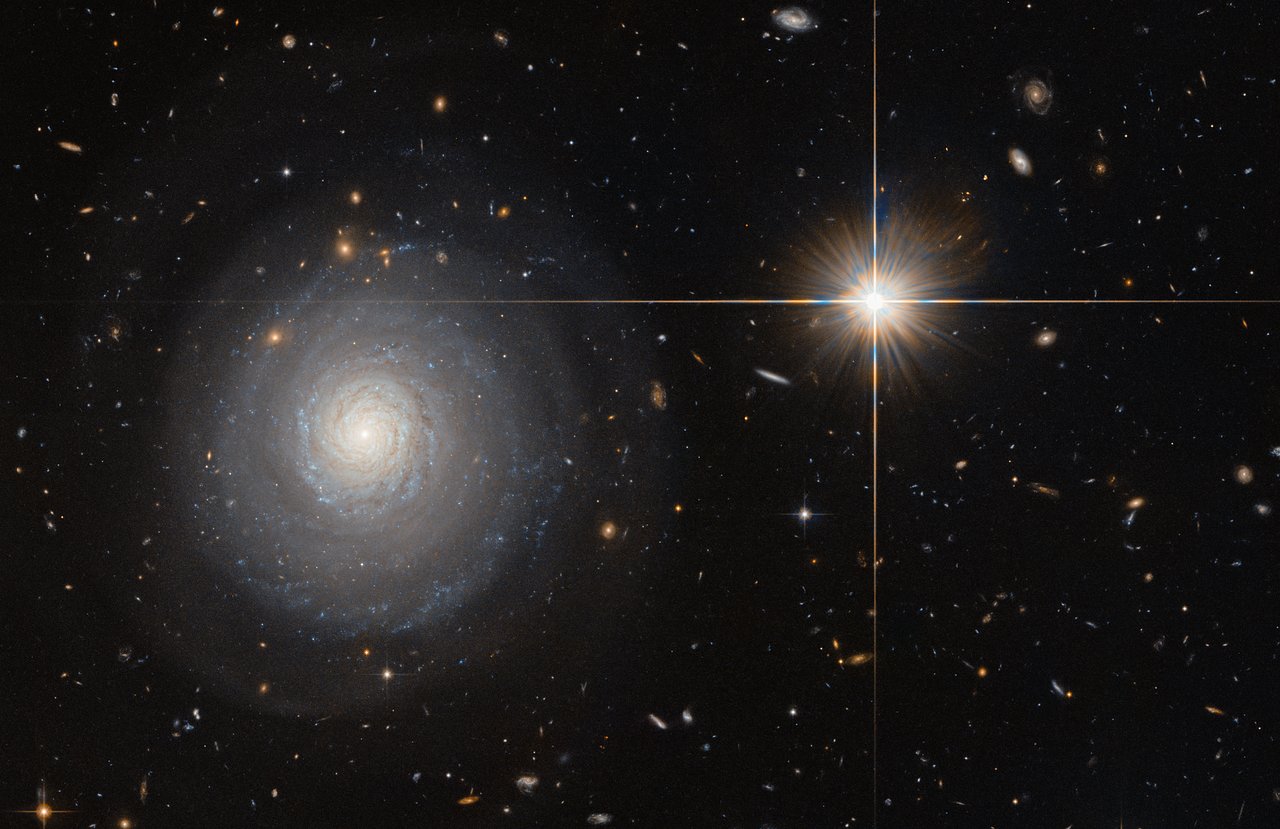 NASA/ESA Hubble Space Telescope’s Advanced Camera for Surveys (ACS), captured this image of a starburst galaxy named MCG+07-33-027, 300 million light years away. (N. Grogin—ESA/Hubble/NASA)