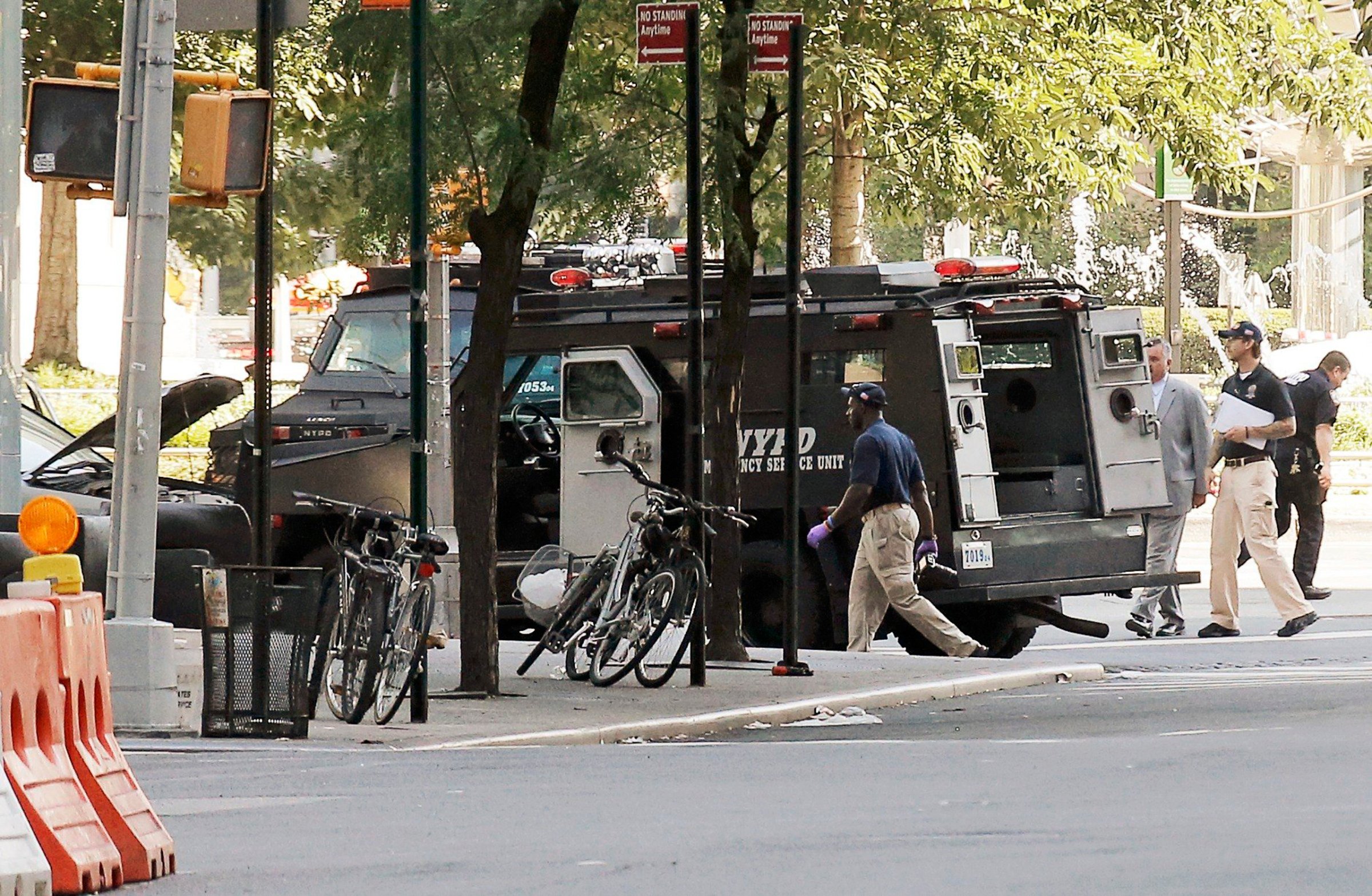 Police investigate the scene near an SUV in which a man suspected of causing a bomb scare barricaded himself, causing an hours-long standoff and the shutdown of a mid-Manhattan area in New York City on July 21, 2016.