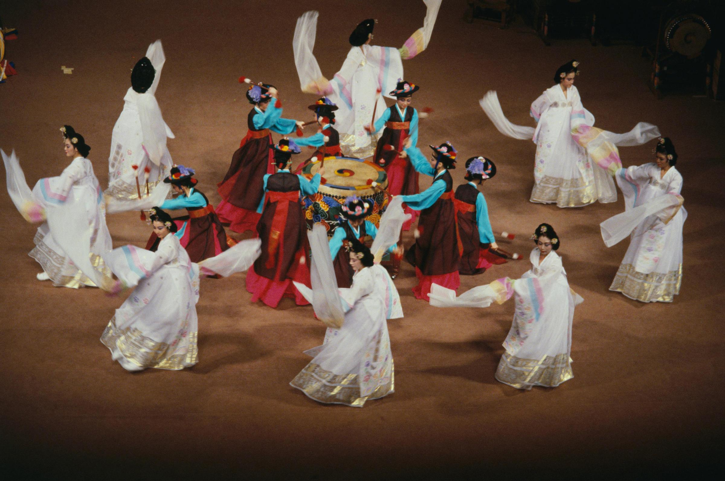 94th IOC Session, Seoul, 1988 - Opening ceremony, a dance.