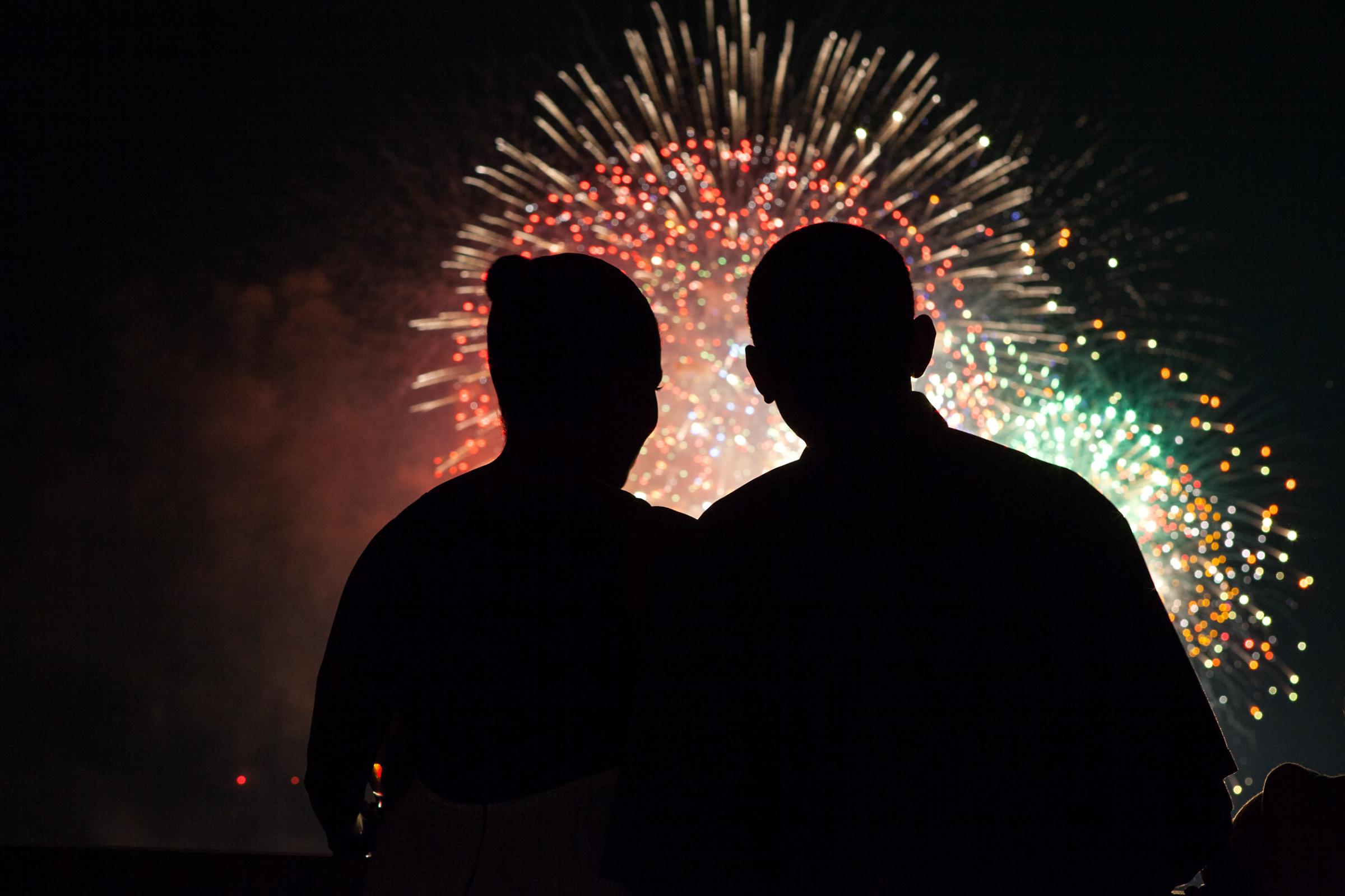 President Barack Obama and Michelle Obama watch 4th of July fireworks display from the roof of the White House on July 4, 2009. (Official White House photo by Pete Souza). Ordered.July 4, 2009“President and Mrs. Obama were watching the Fourth of July fireworks from the roof of the White House. What a great vantage point to not only see the fireworks, but also watch the Foo Fighters who were performing on the South Lawn.”(Official White House photo by Pete Souza)€