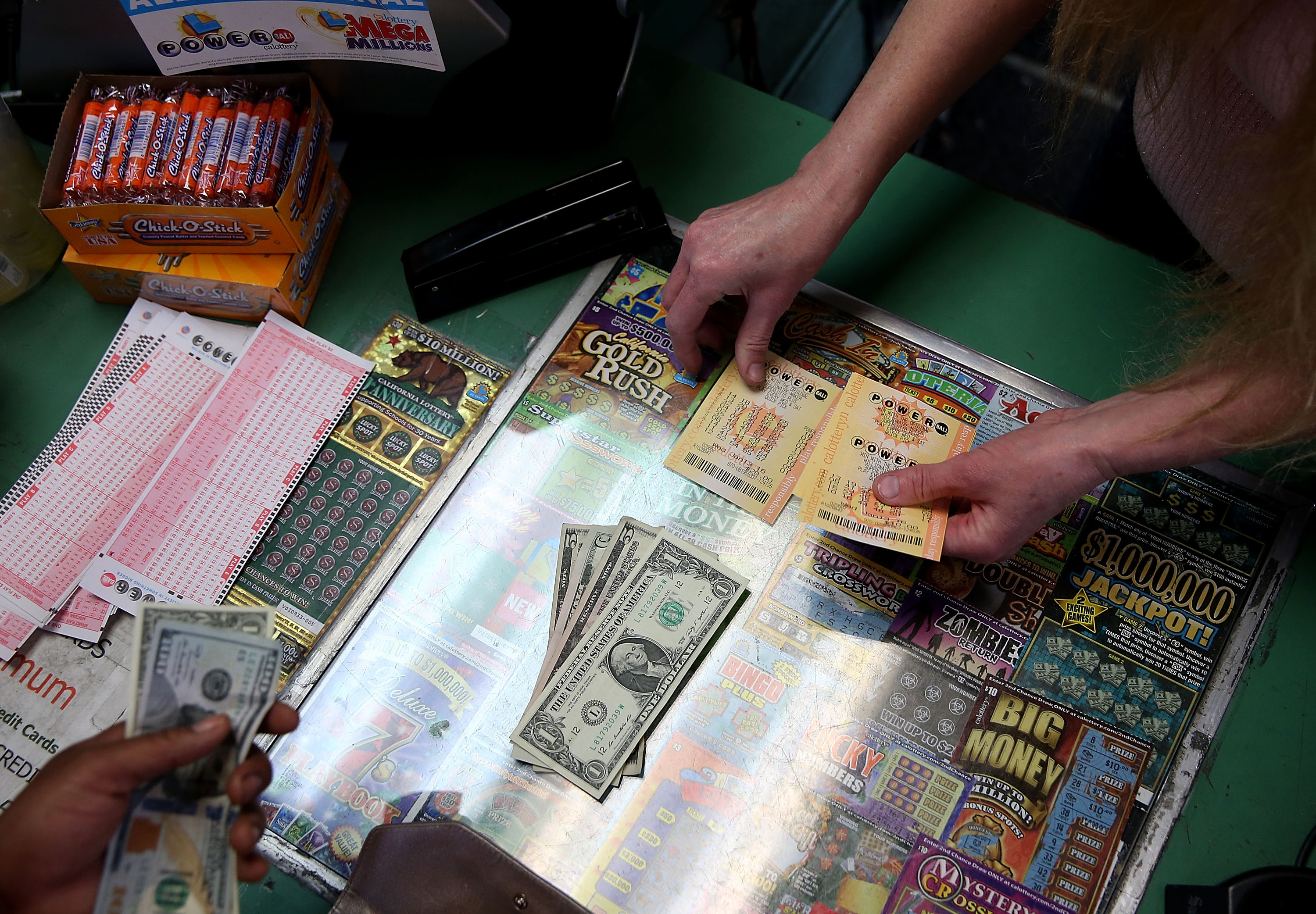 A customer buys Powerball tickets at Kavanagh Liquors on January 13, 2016 in San Lorenzo, California. (Justin Sullivan—Getty Images)