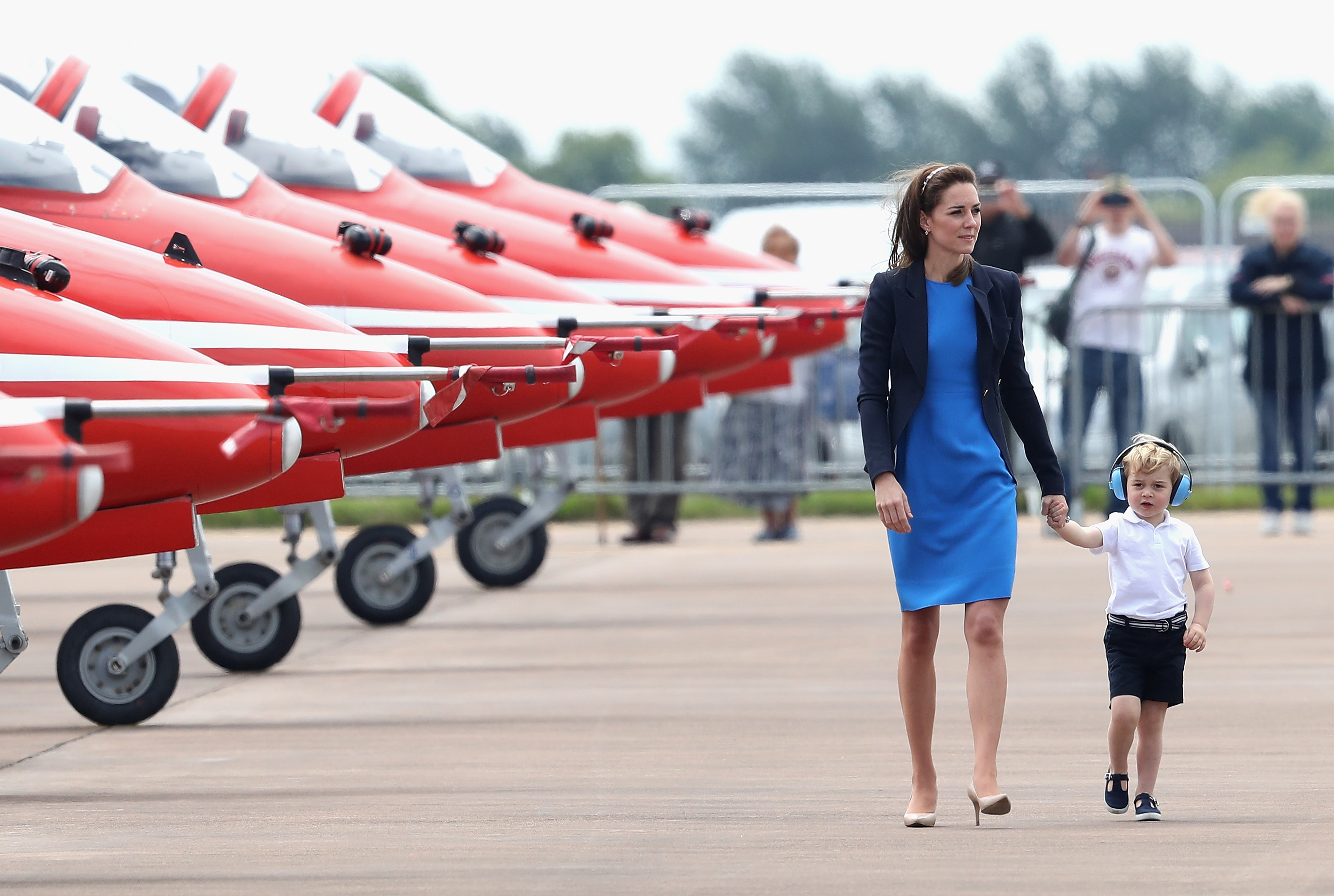 FAIRFORD, WALES - JULY 08:  Catherine, Duchess of Cambridge and Prince George during a visit to the Royal International Air Tattoo at RAF Fairford on July 8, 2016 in Fairford, England.  (Photo by Chris Jackson/Getty Images)