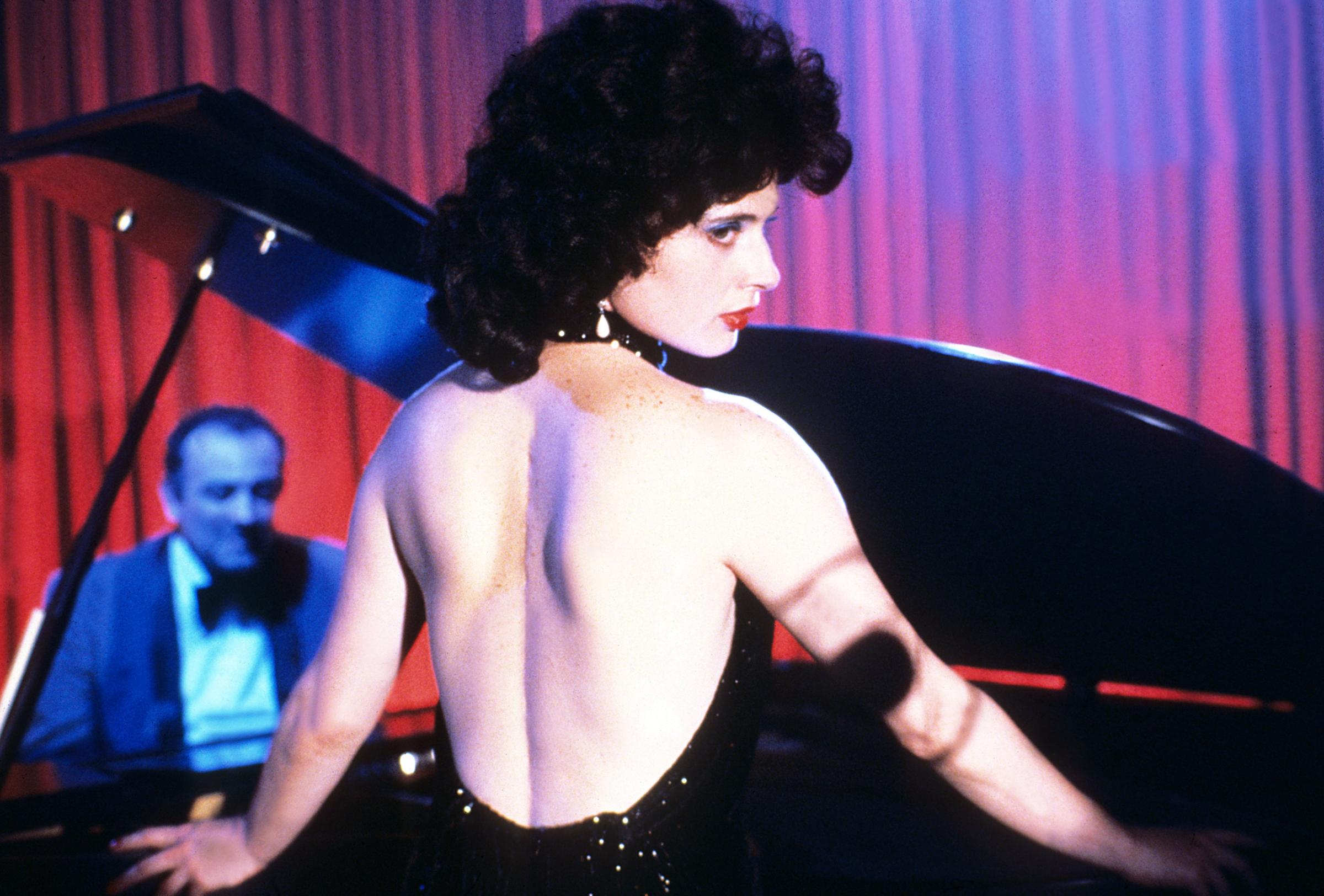 Blue Velvet, Angelo Badalamenti (at piano), Isabella Rossellini, 1986.