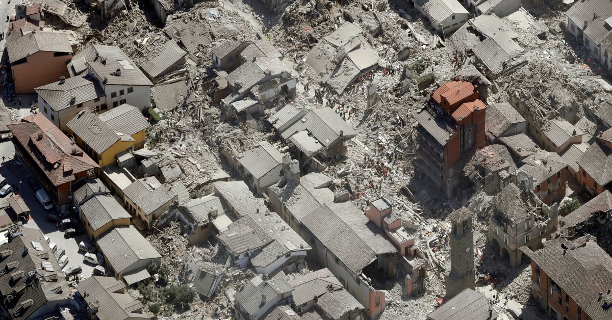Когда будет сильное землетрясение. Землетрясение в Италии 2016. Италия землетрясение 2012. Землетрясение в Италии в 2016 году. Землетрясение в Италии 2021.