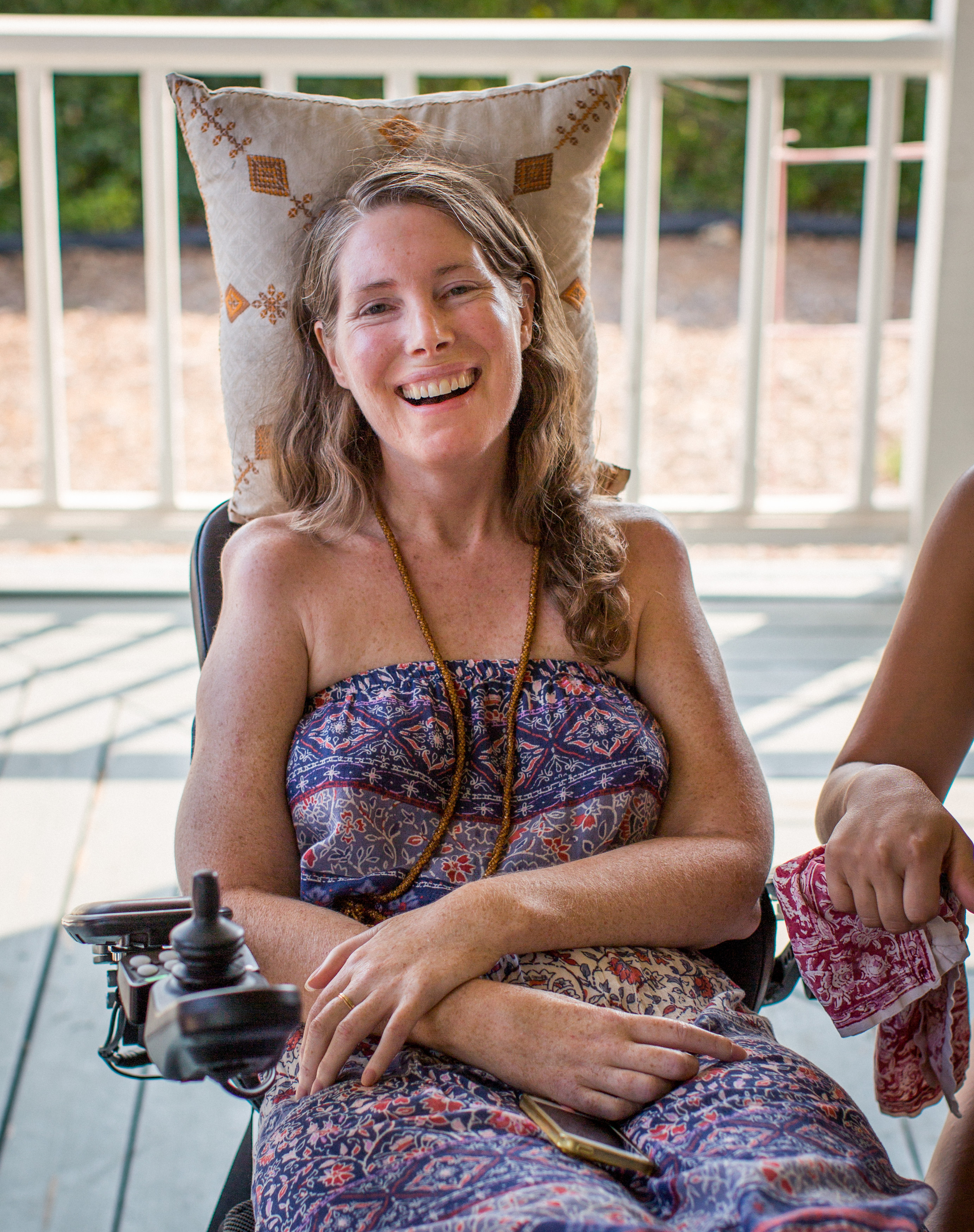 This July 24, 2016 photo provided by Niels Alpert, Betsy Davis, smiles during a going away party with her family and friends in Ojai, Calif. (Niels Alpert—AP)