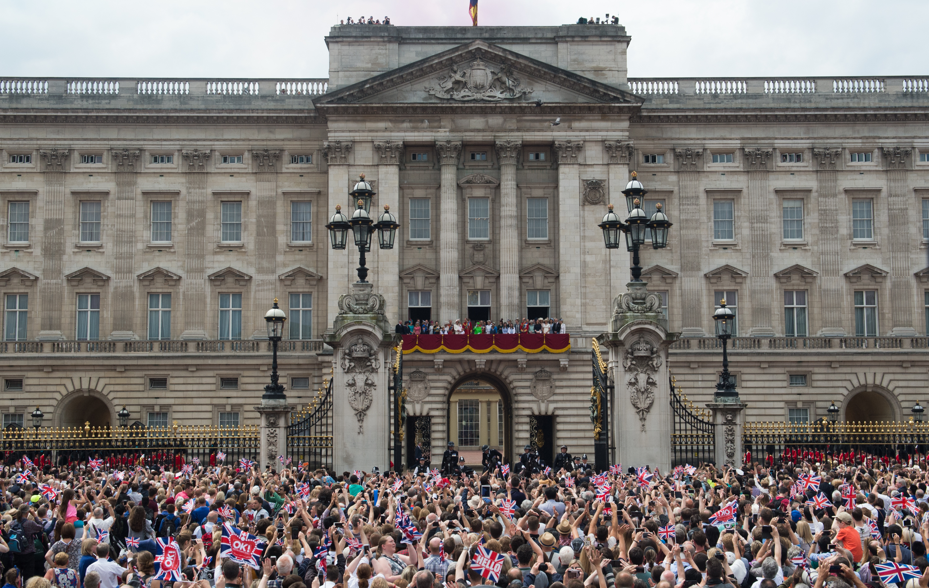 Apply To Work For The Queen Of England In Buckingham Palace Time