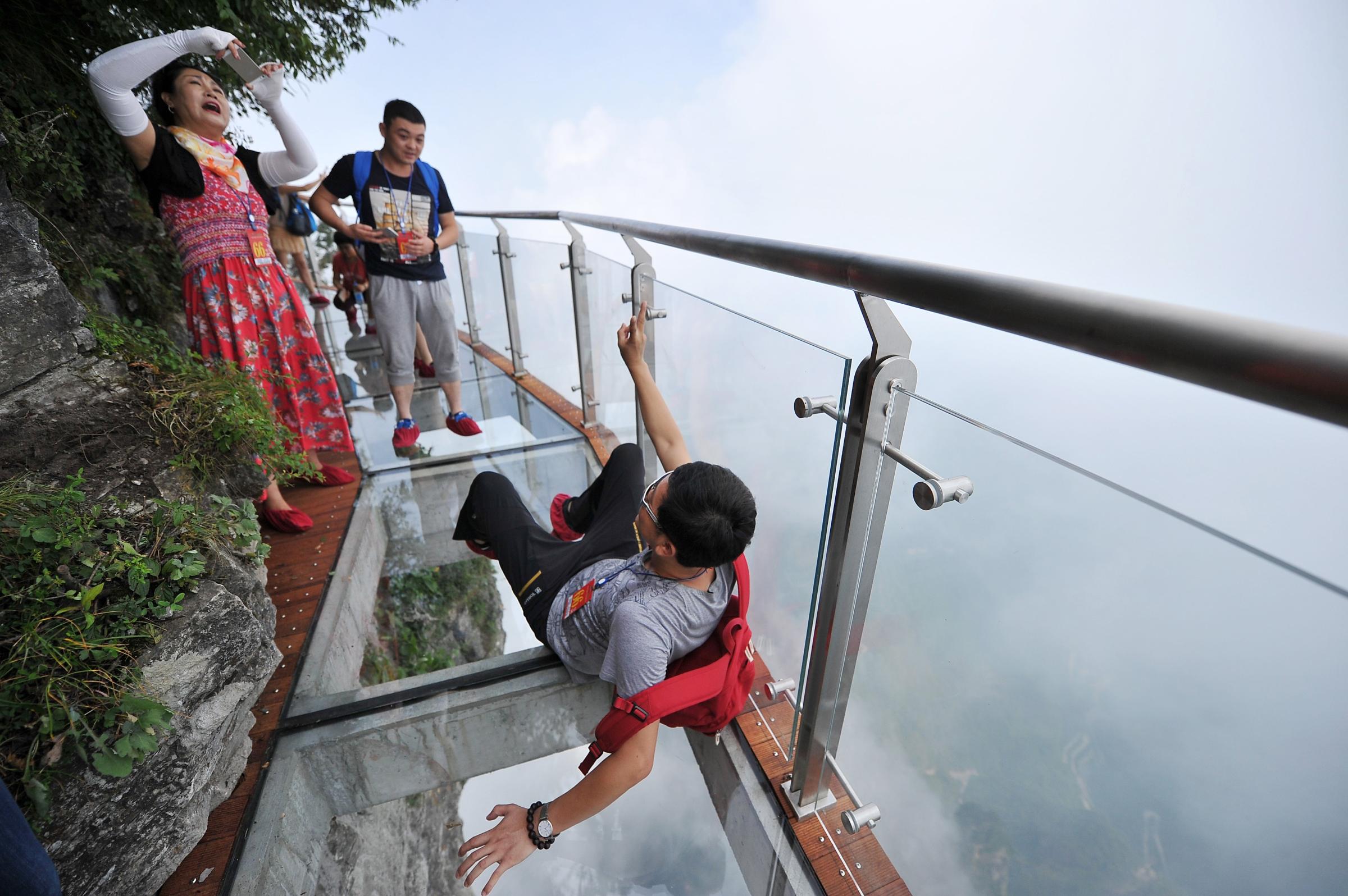 Glass Skywalk Overlooking Road Of 99 Turns 0pens In Zhangjiajie