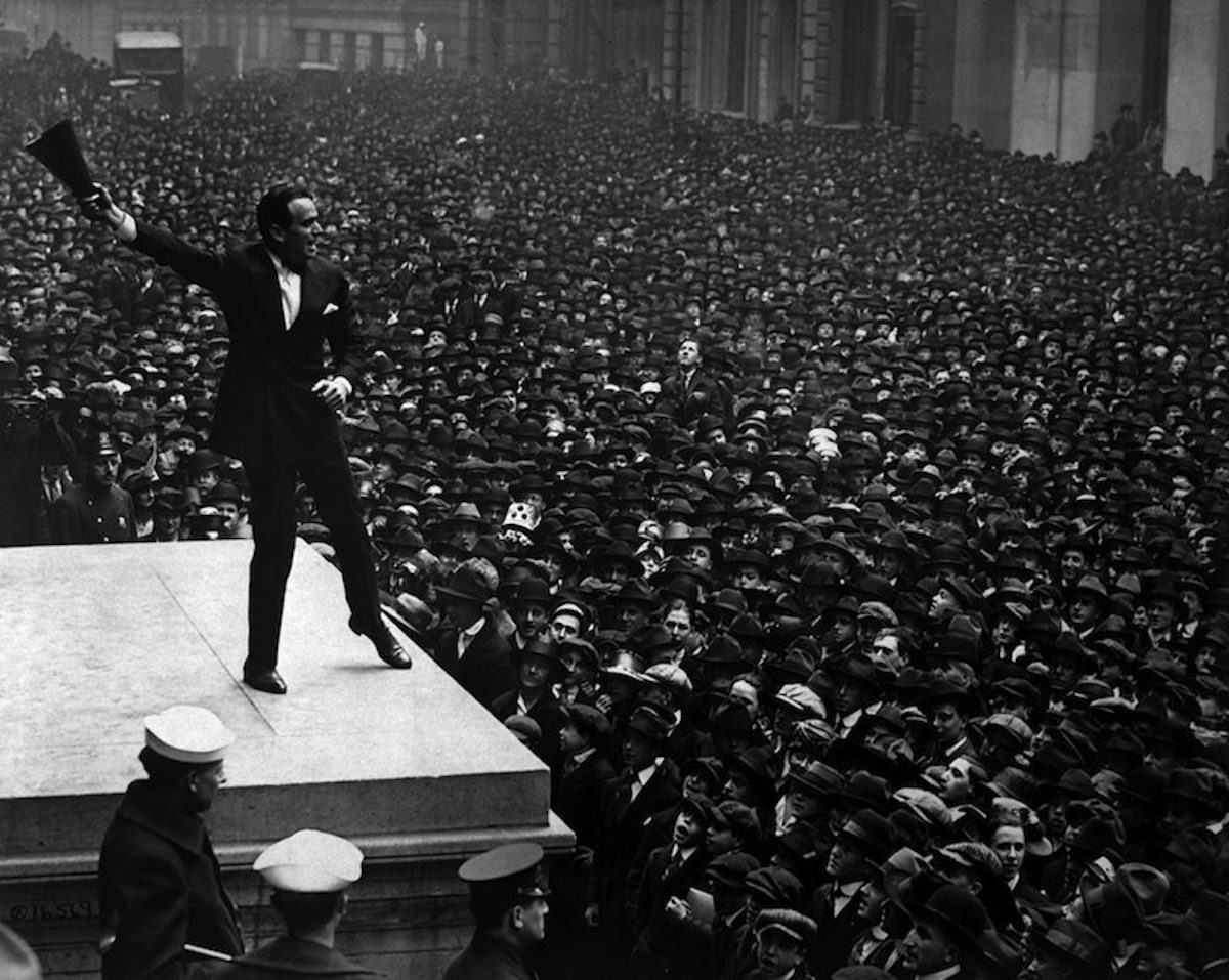 Douglas Fairbanks rallies the crowd at the Third Liberty Loan rally for funds in 1918 (Universal History Archive / Getty Images)