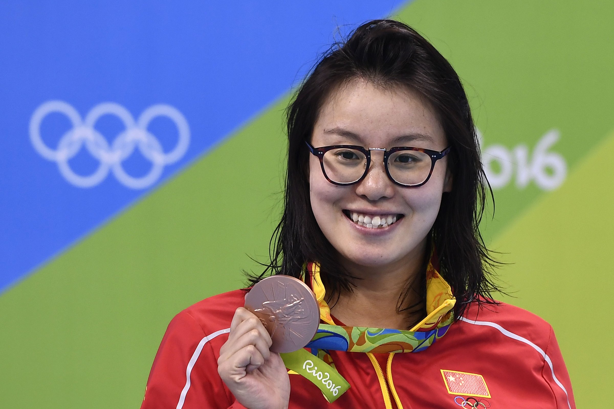 China's Fu Yuanhui poses with her bronze medal on the podium of the Women's 100m Backstroke during the swimming event at the Rio 2016 Olympic Games at the Olympic Aquatics Stadium in Rio de Janeiro on August 8, 2016.