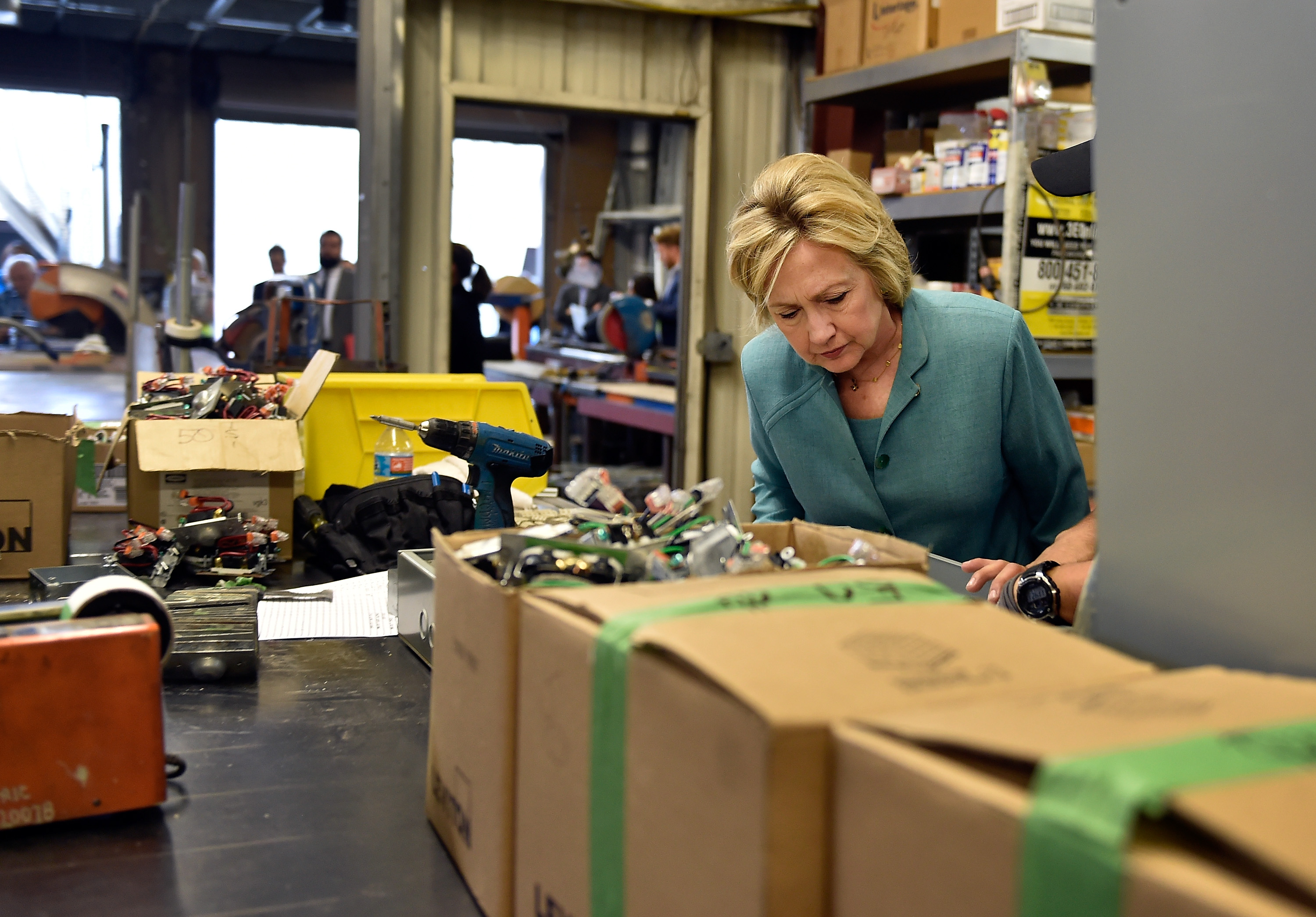 Democratic presidential nominee former Secretary of State Hillary Clinton (C) tours the Mojave Electric Co. on August 4, 2016 in Las Vegas, Nevada. (David Becker&mdash;Getty Images)