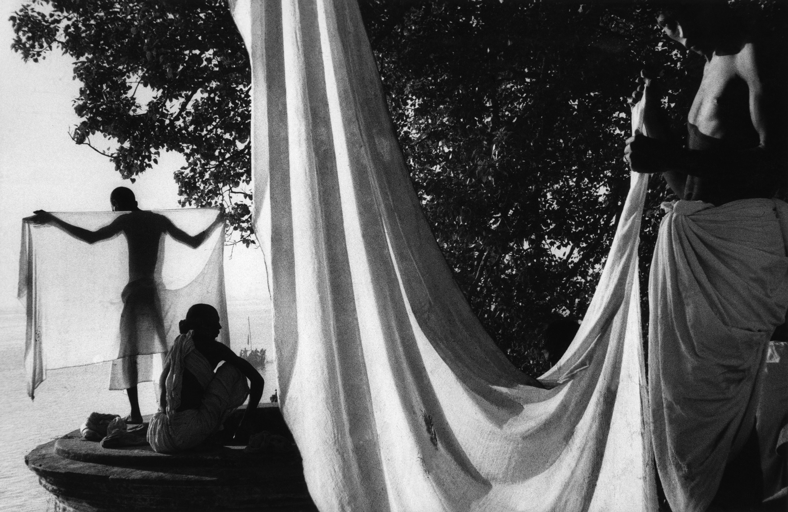 After bathing in the Ganges in Bénarès, Uttar Pradesh, India, 1956.