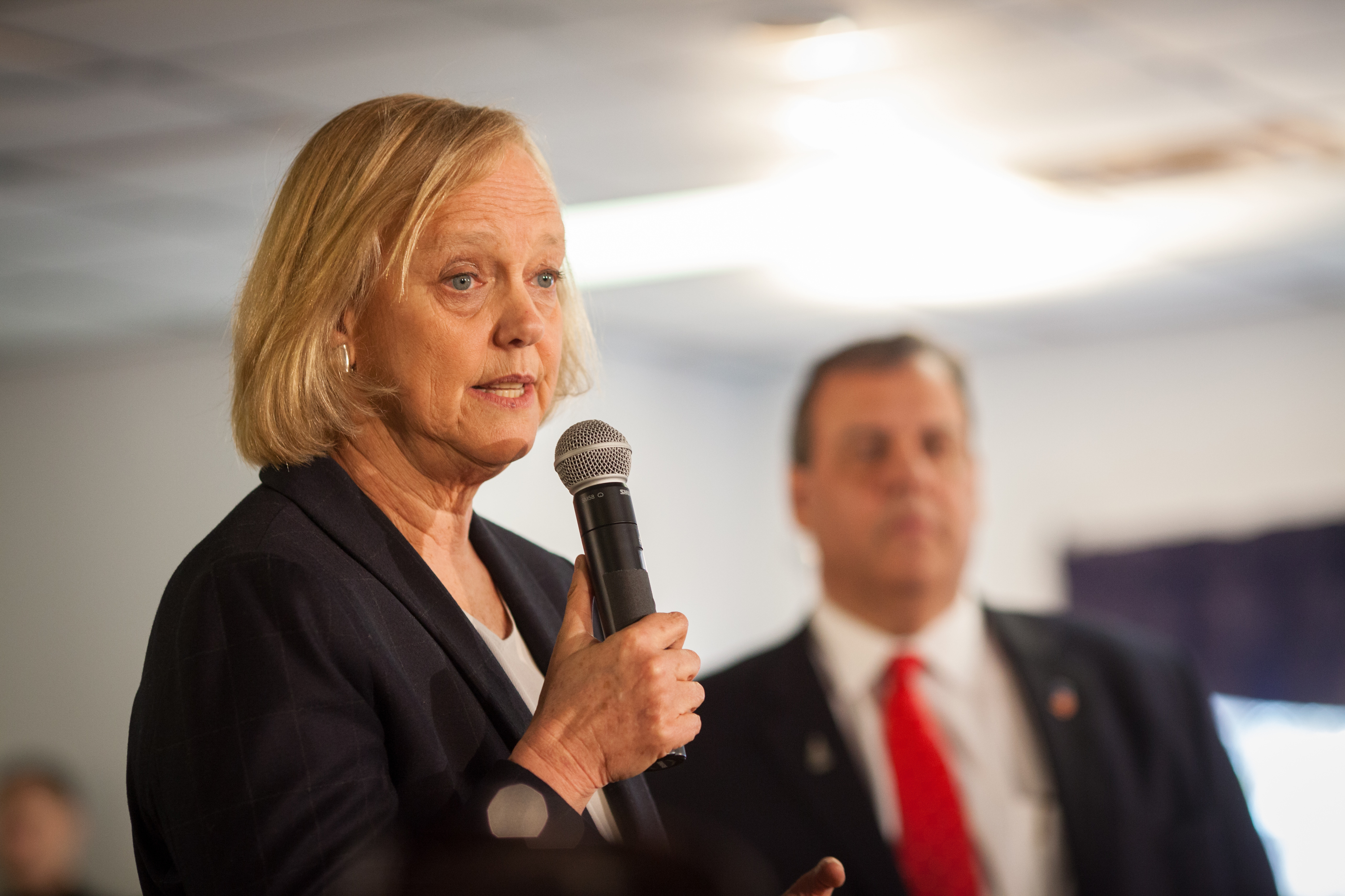 Meg Whitman Joins Chris Christie For Town Hall In New Hampshire
