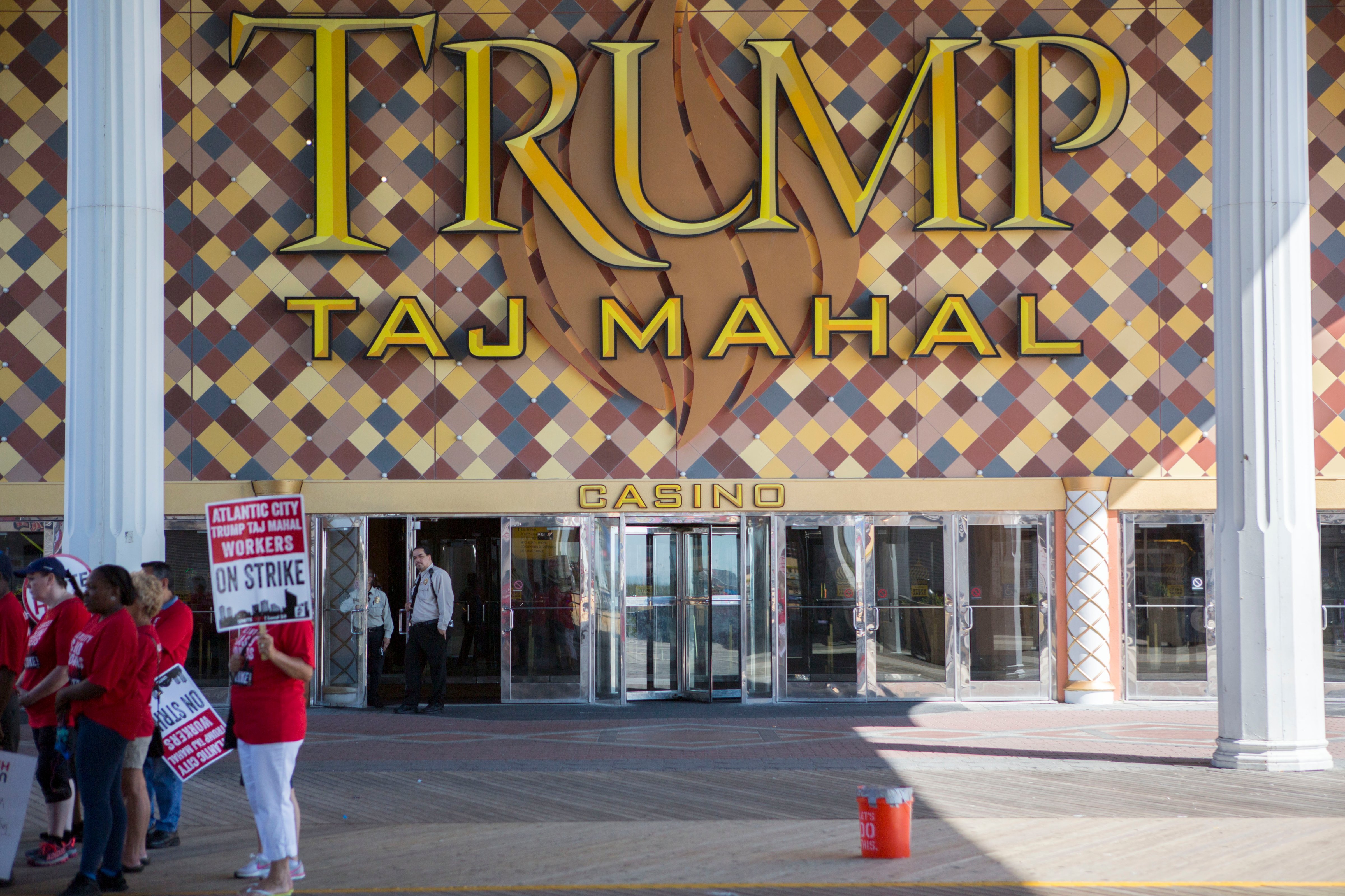 Unite Here local 54 casino worker's union members protest outside Trump Taj Mahal casino on July 6, 2016 in Atlantic City, New Jersey. (Jessica Kourkounis/Getty Images)