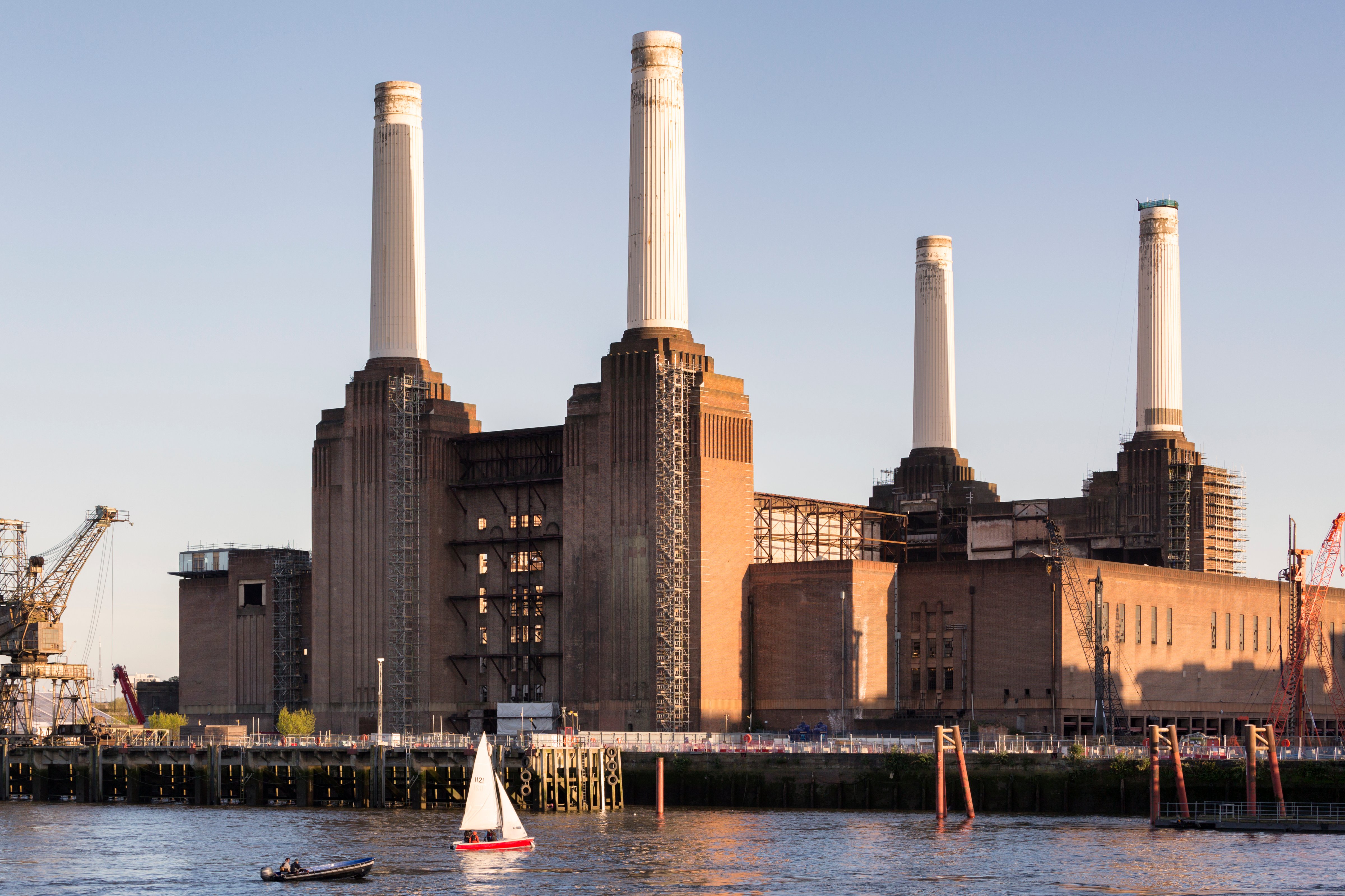 One of the biggest London Landmarks, the Battersea Power Station, viewed from across the Thames river. (Joas Souza Photographer—Getty Images)