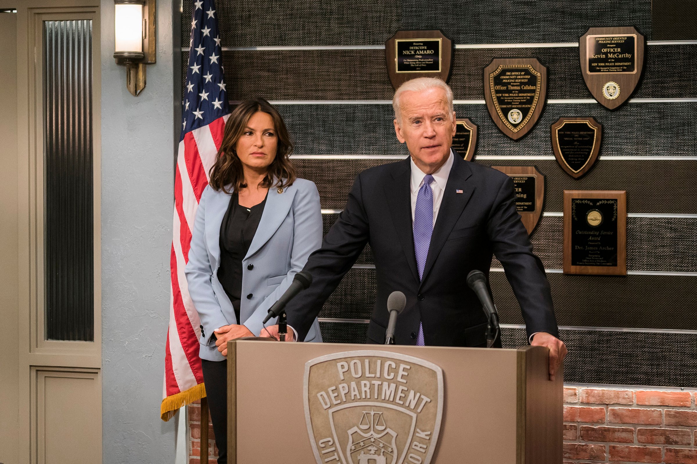 Vice President Joe Biden and Mariska Hargitay as Lieutenant Olivia Benson in Law & Order: Special Victims Unit Episode 1802.