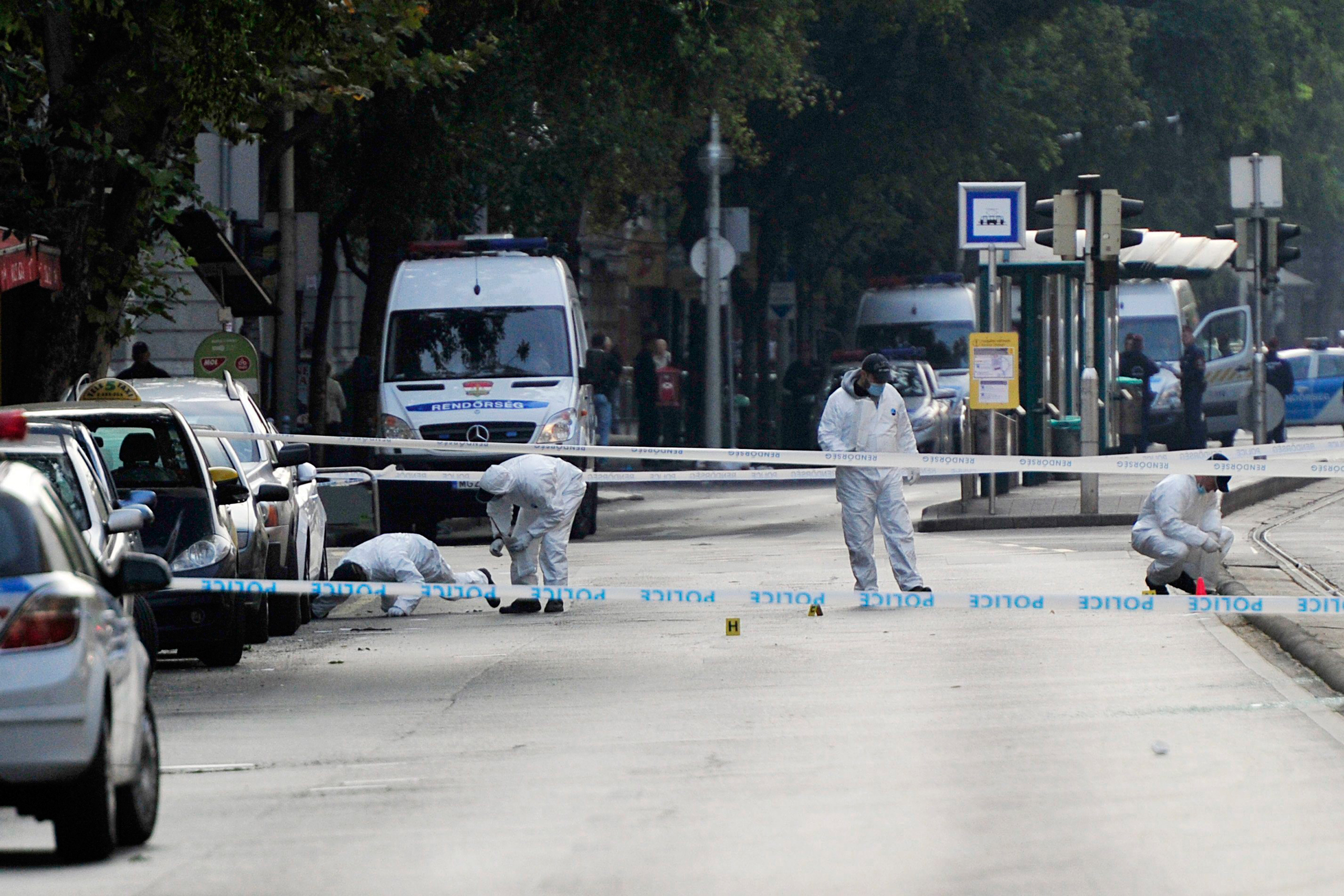 Police forensic experts examine the scene of an explosion that occurred late on Saturday night in central Budapest, Hungary, on Sept. 25, 2016. (Peter Lakatos—MTI/AP)
