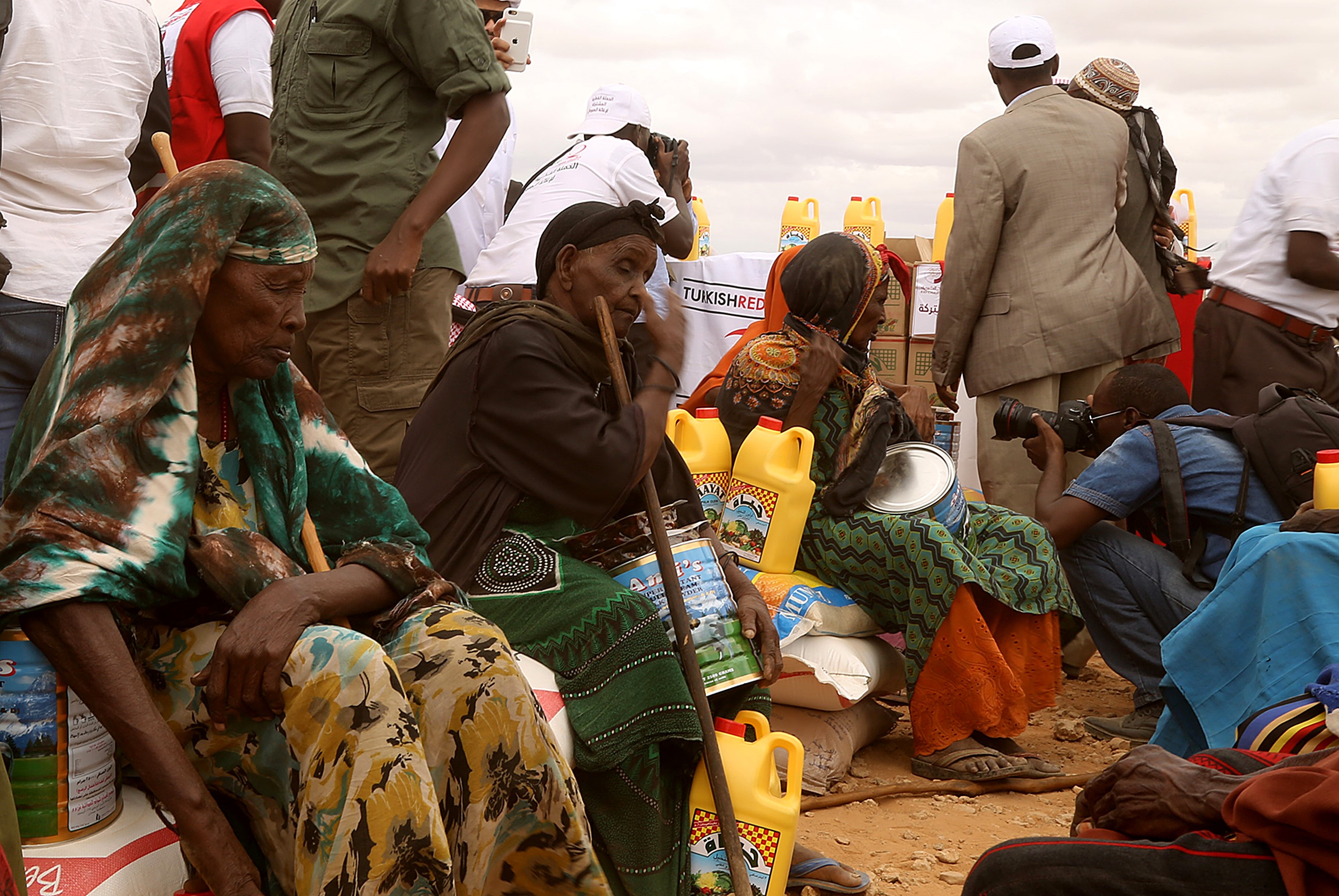 Humanitarian aid to flood and clash victims in Somalia