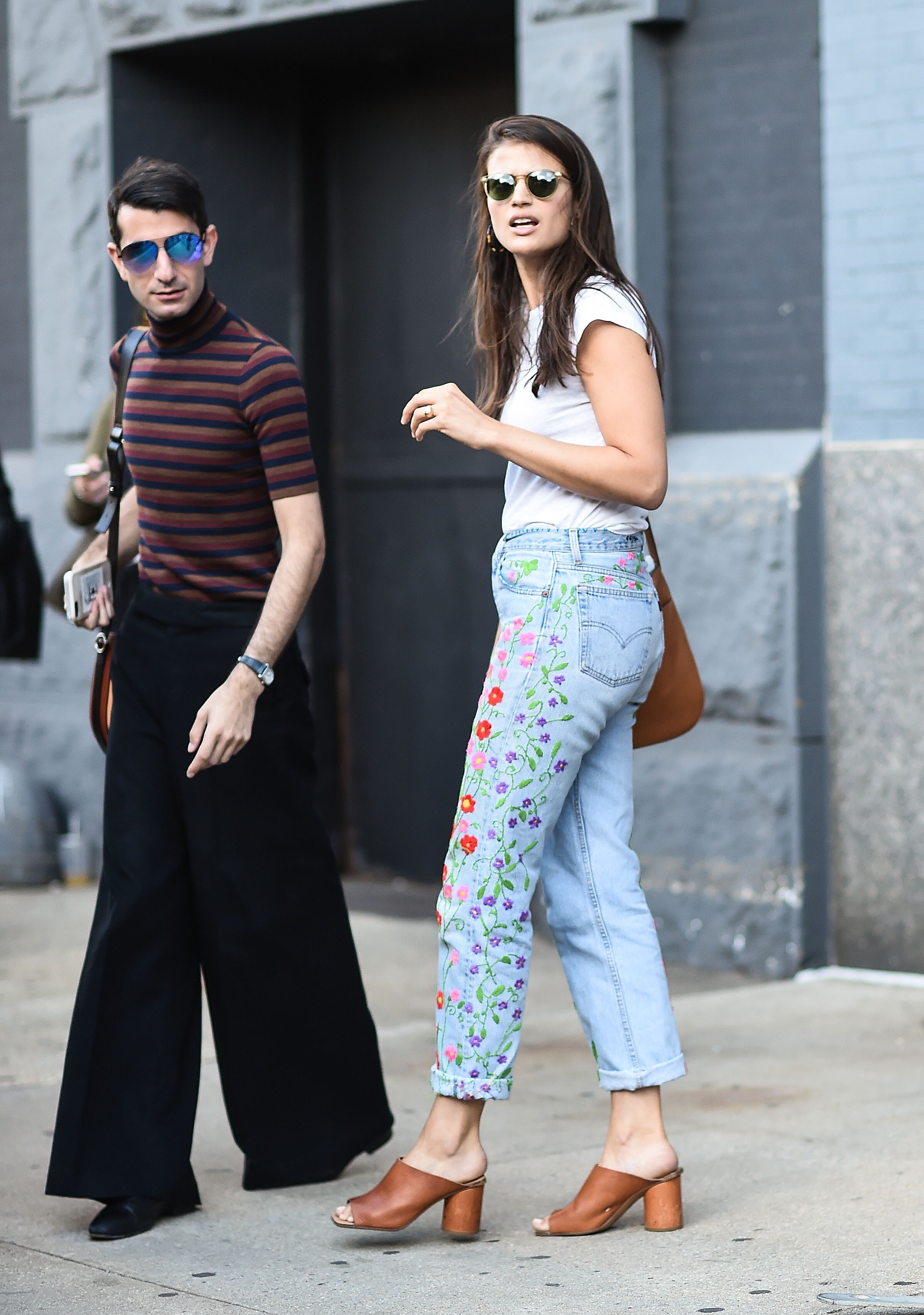 Alessandra Codinha's floral high-waisted Levi's jeans were casual chic at its best.