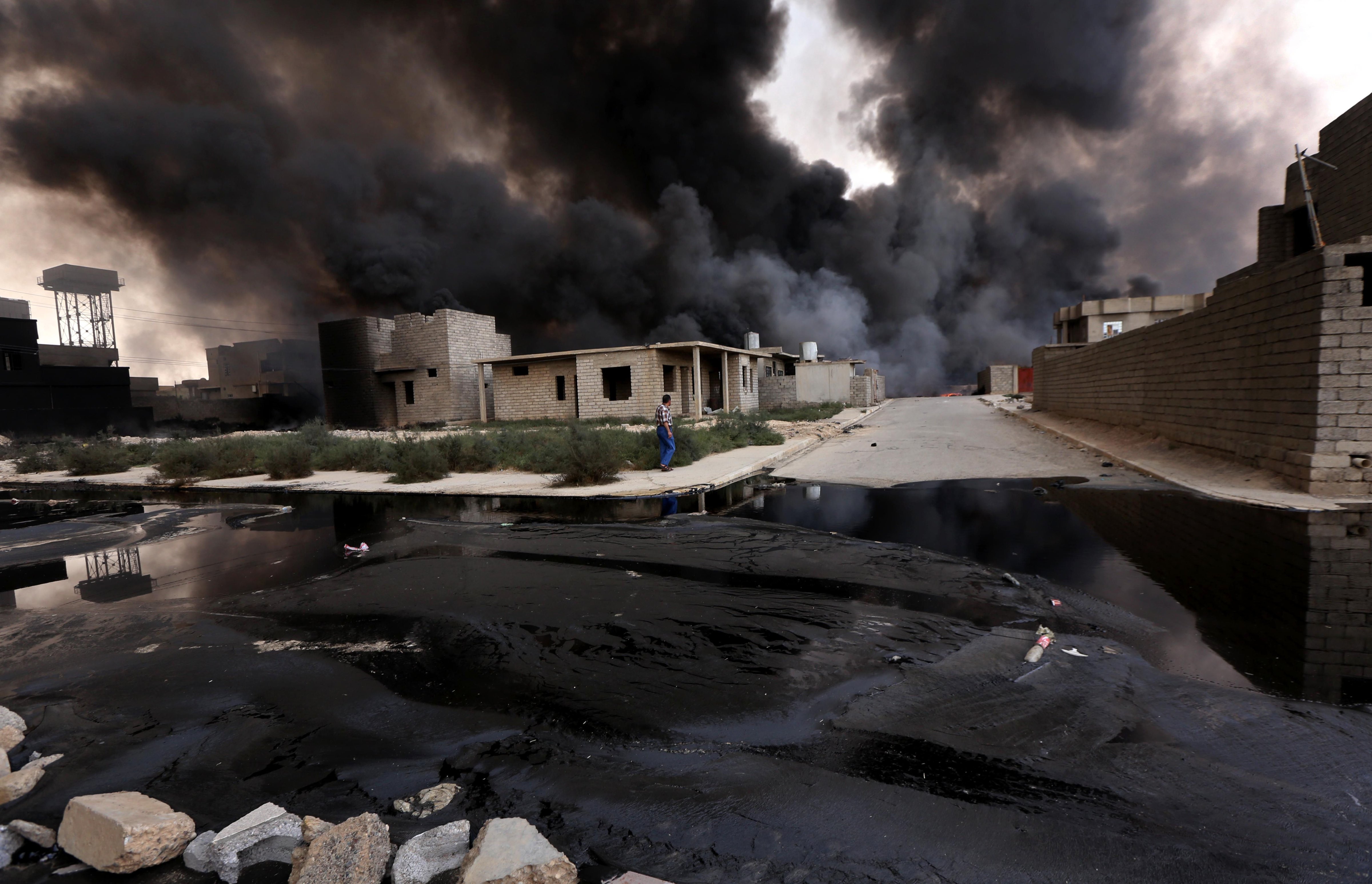 Smoke billows from oil wells, set ablaze by Islamic State militants before fleeing the Iraqi region of Qayyarah, on August 30, 2016. (Safin Hamed—AFP/Getty Images)