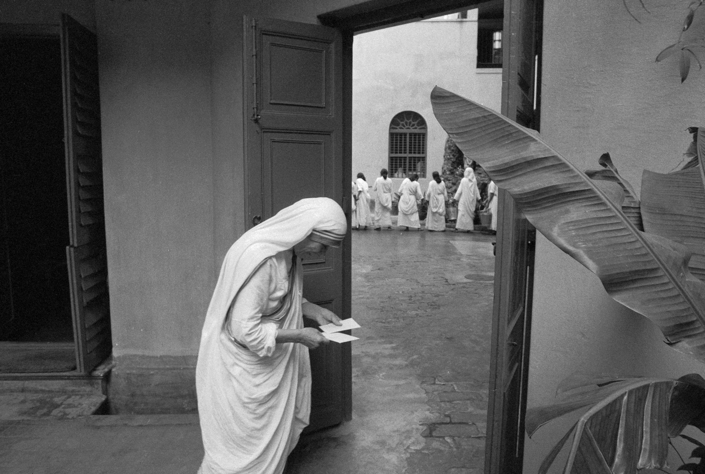 Mother Teresa takes a couple minutes to herself at a prayer hall before going about her daily rounds.