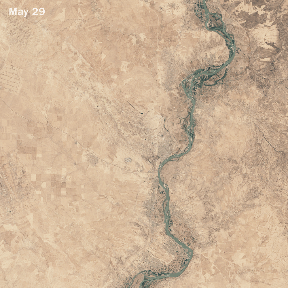 The Operational Land Imager (OLI) on Landsat 8 has been capturing images of dense smoke plumes roughly 50 kilometers (30 miles) south of Mosul, from June 14 to Aug. 17, 2016.