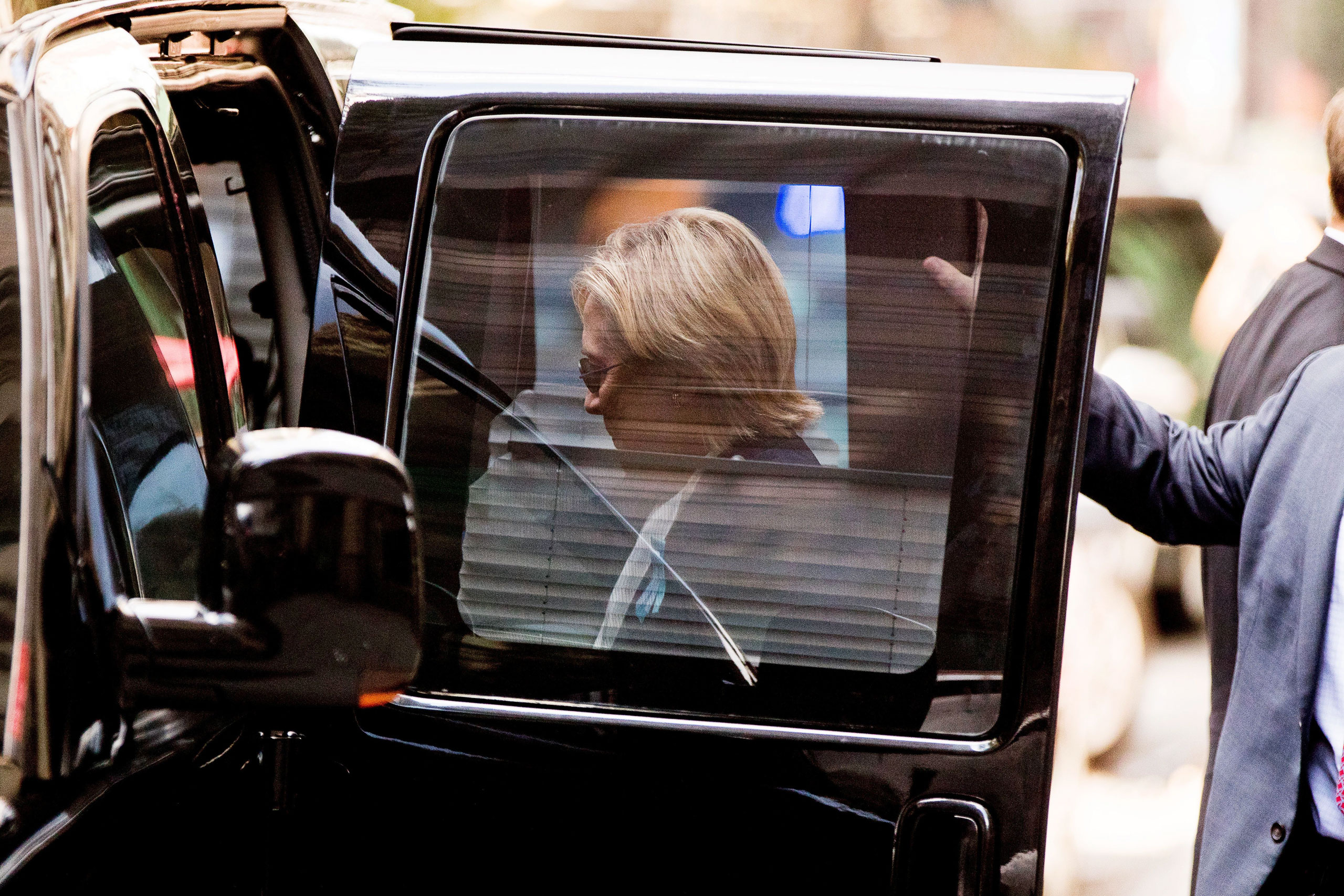 Clinton returns to her motorcade after briefly recuperating at her daughter Chelsea’s apartment (Andrew Harnik—AP)