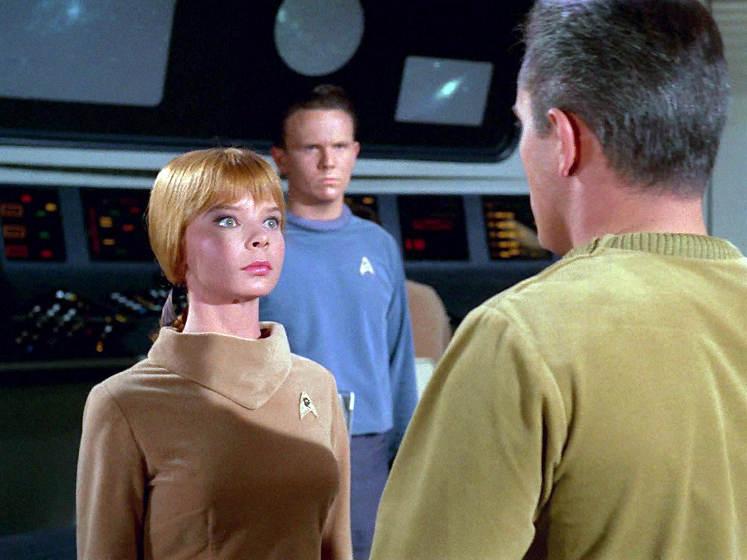 Laurel Goodwin as Yeoman J. M. Colt and Jeffrey Hunter as Captain Christopher Pike.