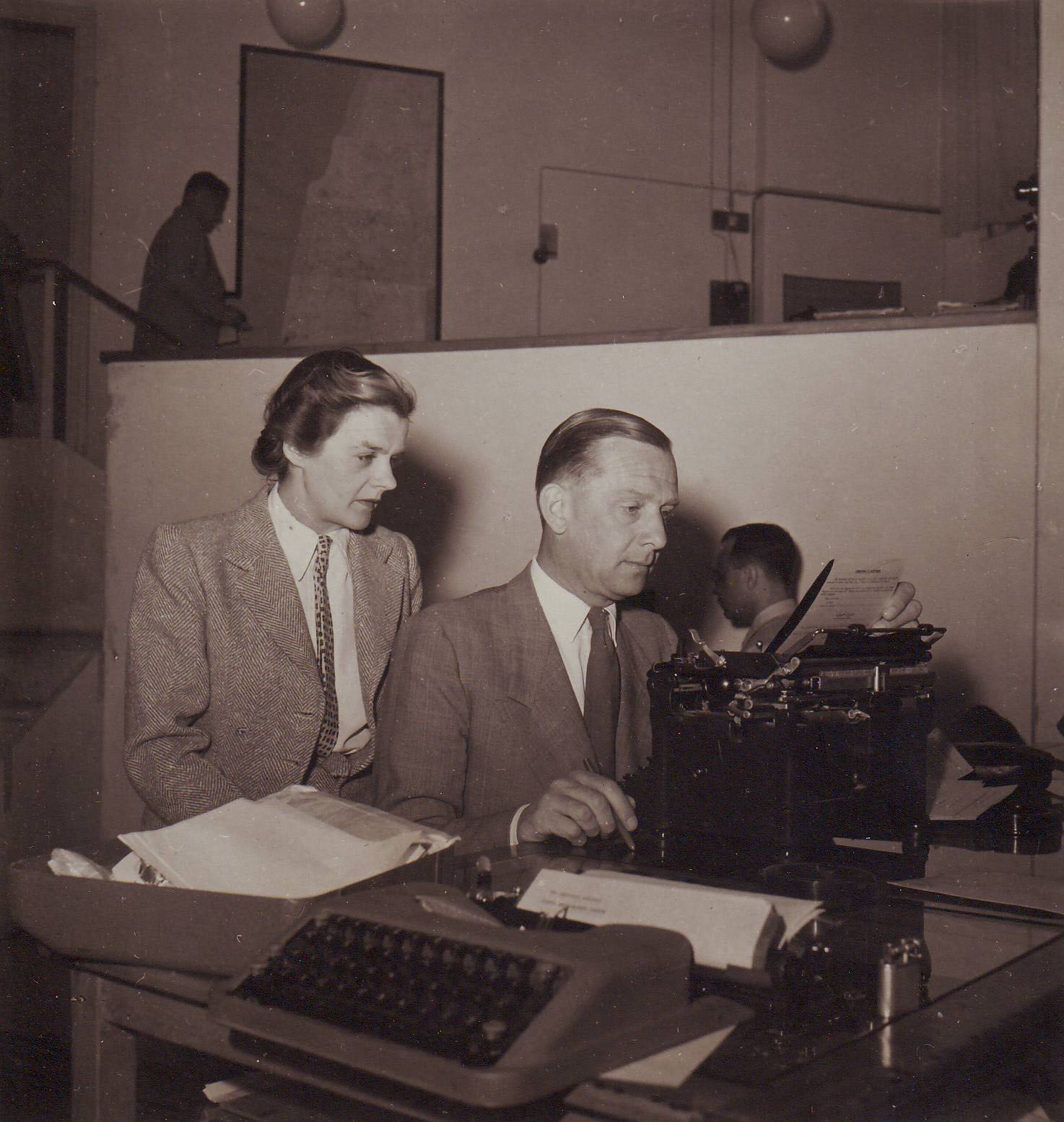 Clare Hollingworth and fiancé, later husband, Geoffrey Hoare at the press center in Palestine, prior to foundation of state of Israel, in the late 1940s (Clare Hollingworth Collection)