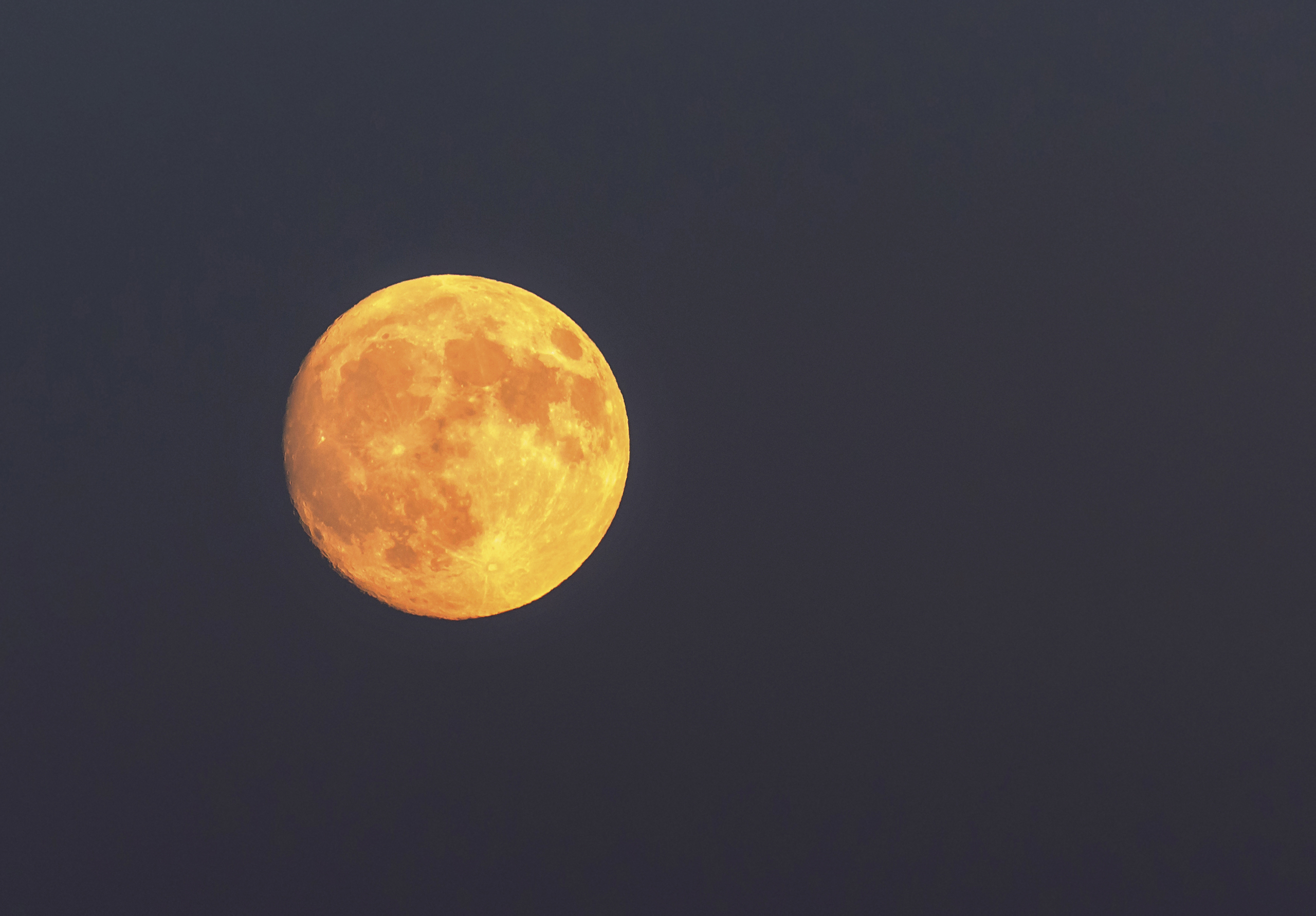 Full moon seen in Toronto, Canada on Oct. 14, 2016. (Roberto Machado Noa—LightRocket/Getty Images)