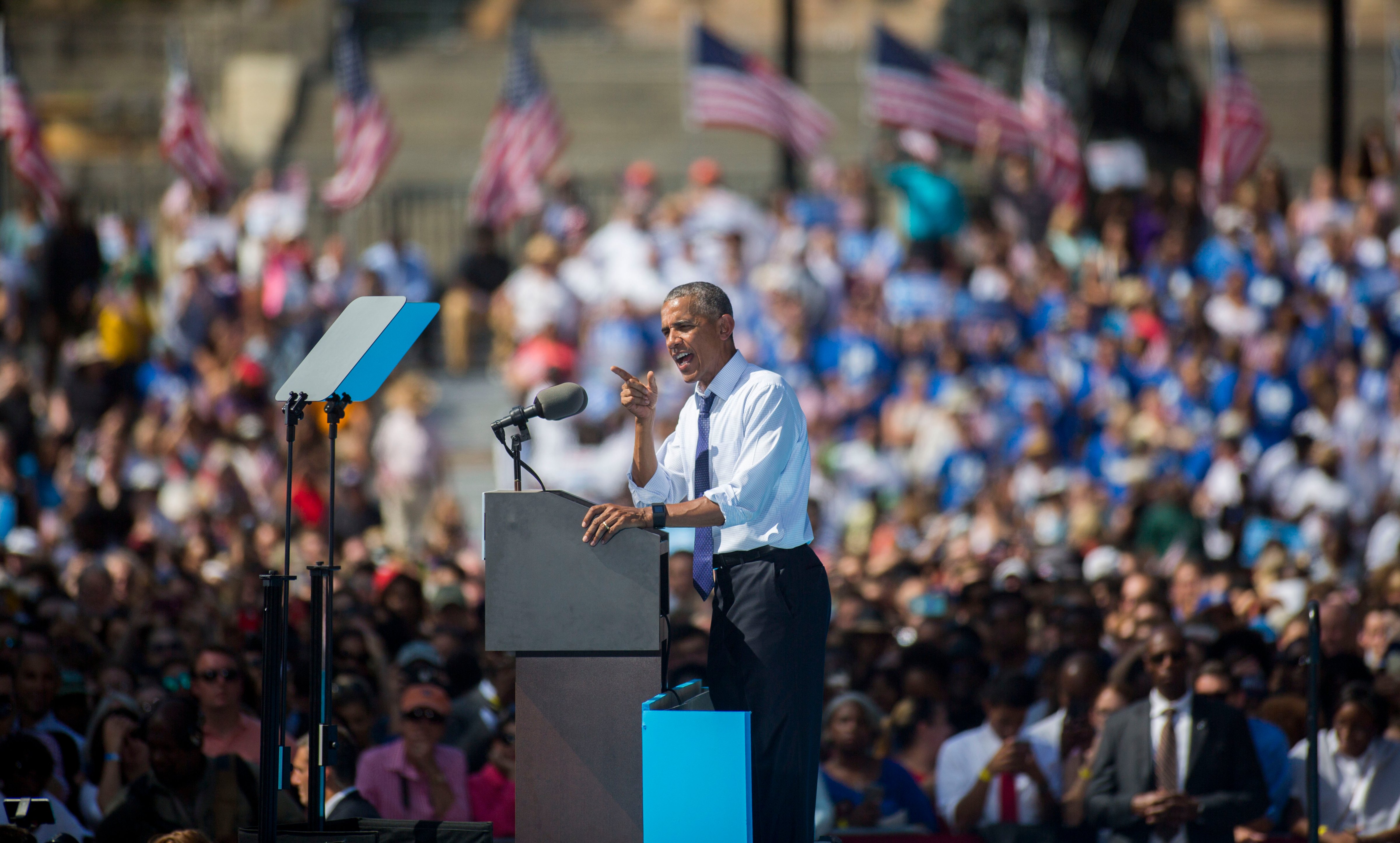 Barack Obama campaigns for Hillary Clinton outside the art museum in Philadelphia, Pennsylvania, on Sept. 13, 2016. (Jessica Kourkounis—Getty Images)