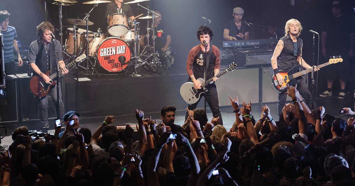 Рок концерты казань. Green Day концерт. Группа Грин дей на концерте. Группа Green Day концерт. Группа Green Day на сцене.