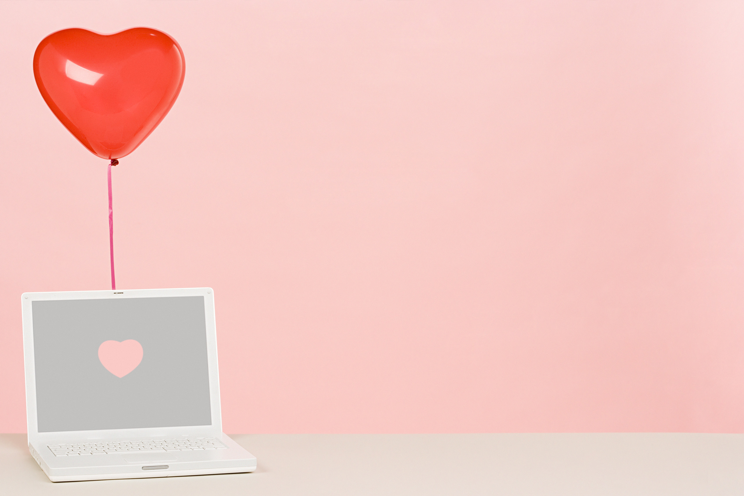 Balloon and laptop (Image Source—Getty Images)