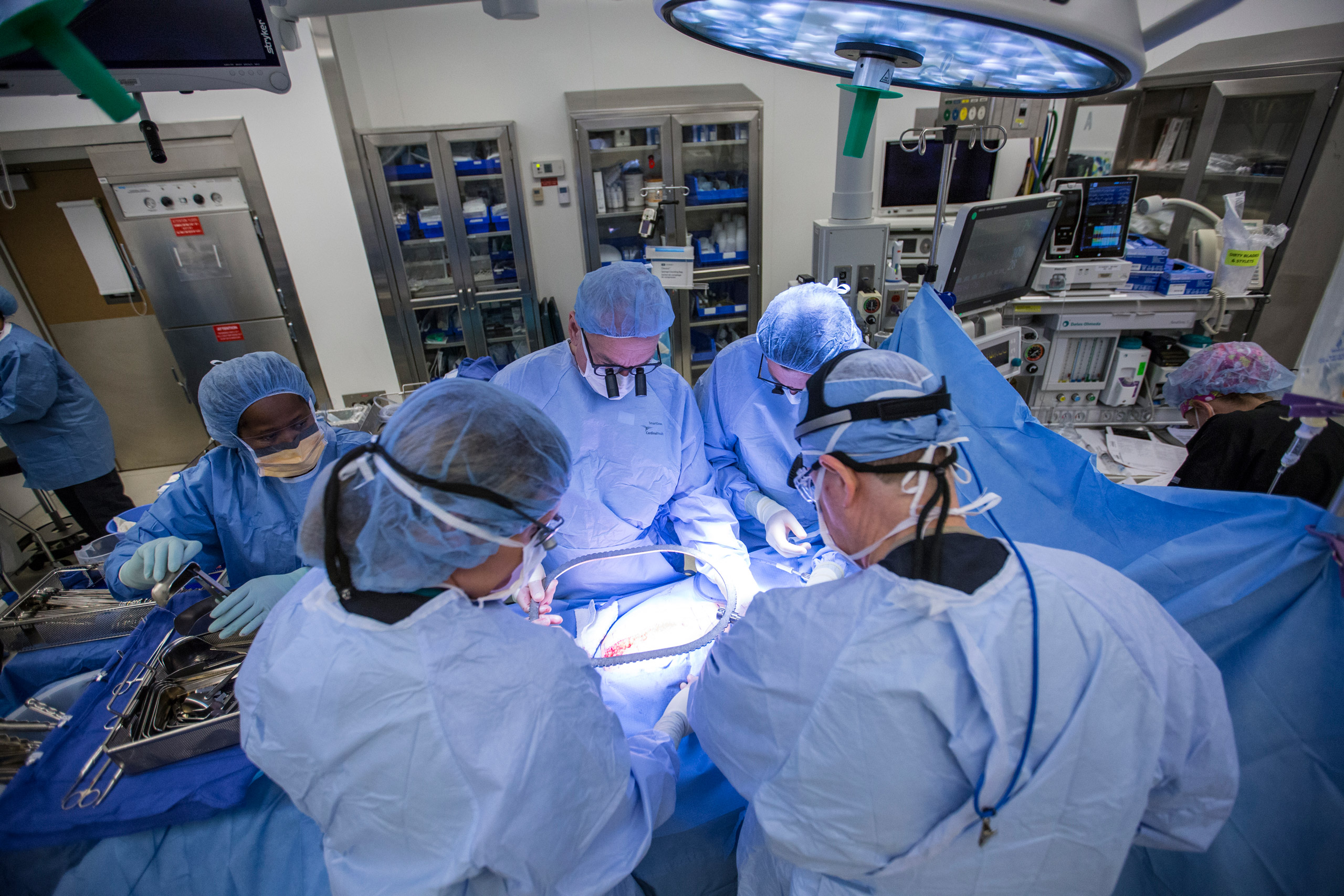 From left to right: Dr. Greg McKenna, Dr. Giuliano Testa, Dr. E. Colin Koon, and Dr. Liza Johannesson perform a womb transplant surgery at Baylor University Medical Center on Sept. 14, 2016. (Shannon Faulk—Baylor University Medical Center)