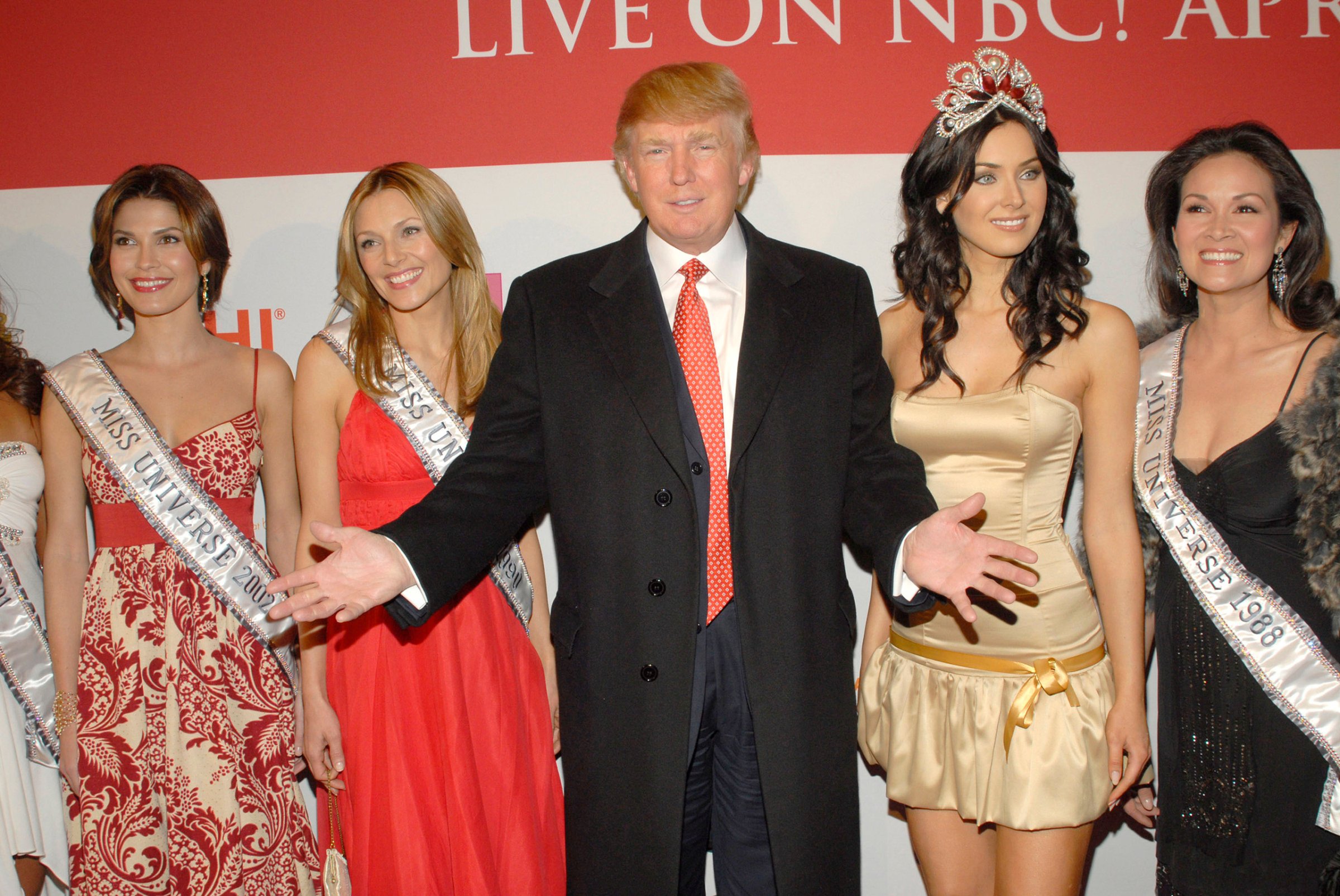 Donald Trump with former Miss Universes and the 2006 current Miss Universe, Natalie Glebova, April 18, 2006.