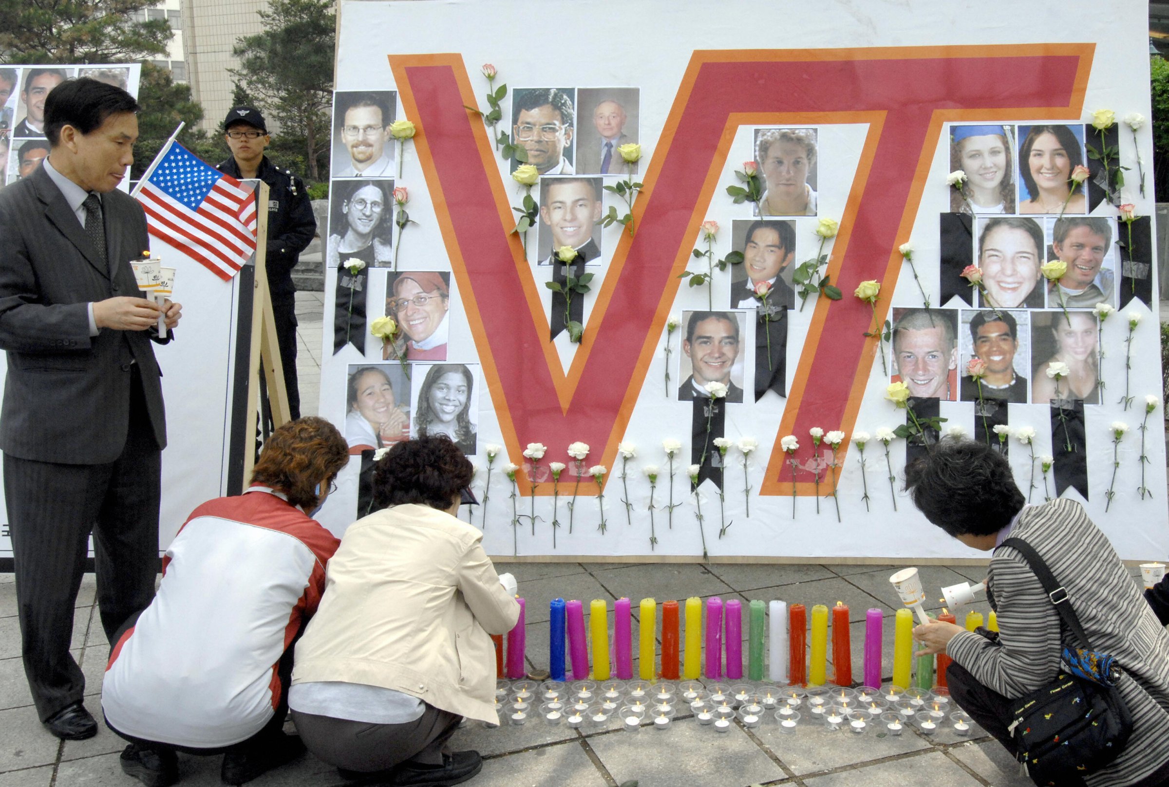 South Koreans light candles at a memorial in front of the US embassy in Seoul, 21 April 2007, in memory of the victims of the Virginia Tech massacre.