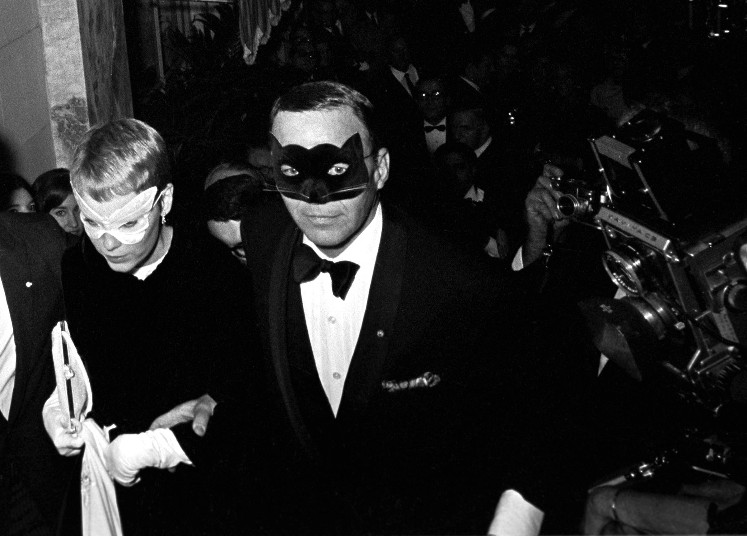 Frank Sinatra and Mia Farrow, Capote's Black and White Ball, New York, 1966.